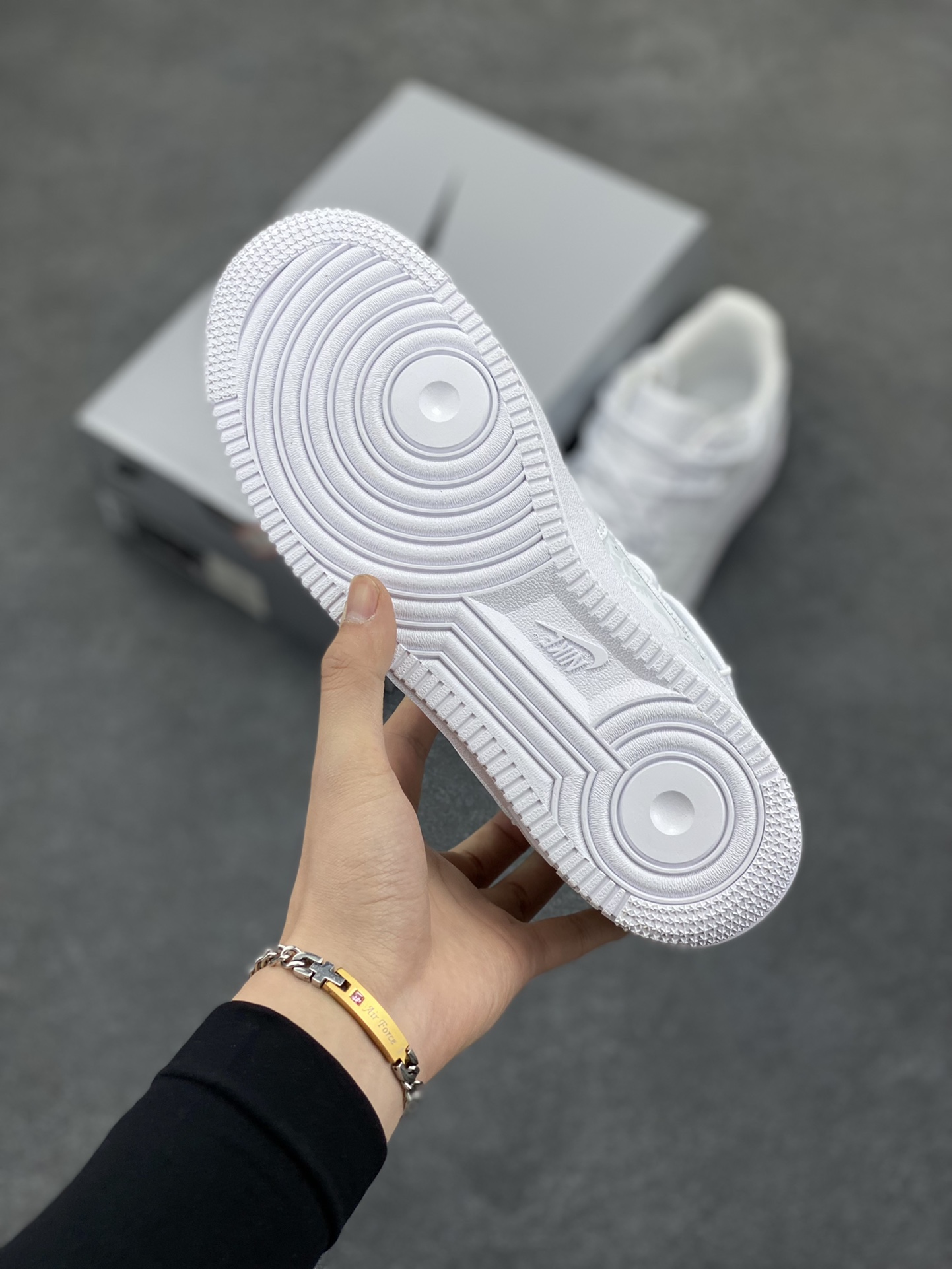 图片[5]-Nike Air Force 1 Low’07 温变青花瓷 中国风 空军一号低帮休闲板鞋 定制皮料 定制鞋盒 配件齐全 原楦原纸板 纯正空军版型 内置全掌气垫 货号：ZH0316-055 尺码：36 36.5 37.5 38 38.5 39 40 40.5 41 42 42.5 43 44 44.5 45-选品中心