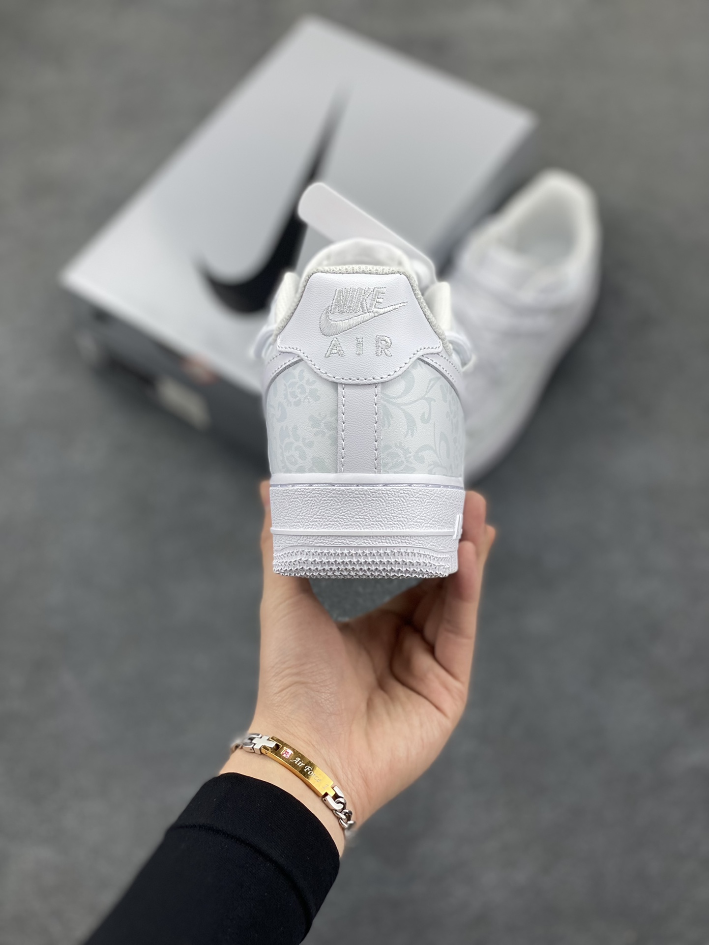 图片[4]-Nike Air Force 1 Low’07 温变青花瓷 中国风 空军一号低帮休闲板鞋 定制皮料 定制鞋盒 配件齐全 原楦原纸板 纯正空军版型 内置全掌气垫 货号：ZH0316-055 尺码：36 36.5 37.5 38 38.5 39 40 40.5 41 42 42.5 43 44 44.5 45-选品中心