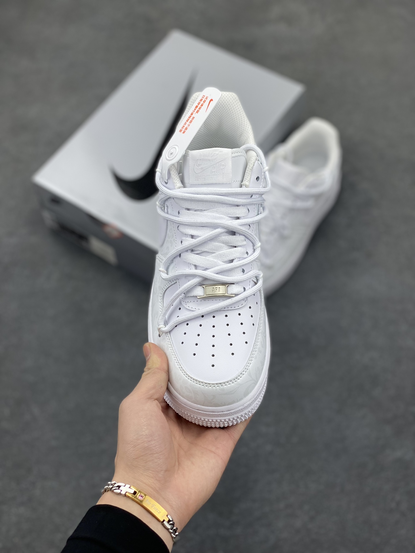 图片[2]-Nike Air Force 1 Low’07 温变青花瓷 中国风 空军一号低帮休闲板鞋 定制皮料 定制鞋盒 配件齐全 原楦原纸板 纯正空军版型 内置全掌气垫 货号：ZH0316-055 尺码：36 36.5 37.5 38 38.5 39 40 40.5 41 42 42.5 43 44 44.5 45-选品中心