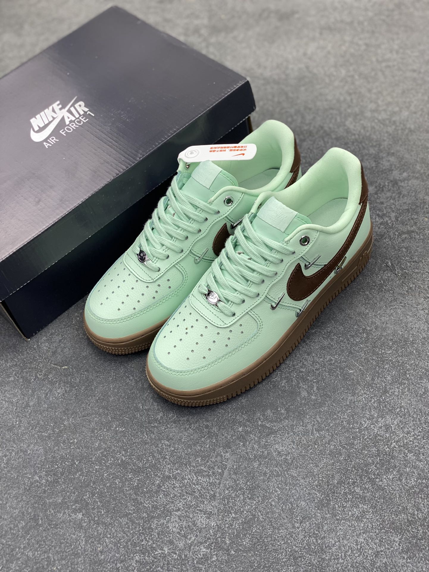 图片[8]-Nike Air Force 1 Low 07 蒂芙尼绿四铁钩 空军一号低帮运动休闲板鞋 原楦头原纸板 打造纯正低帮空军版型 专注外贸渠道 全掌内置蜂窝气垫 原盒配件 原厂中底钢印、拉帮完美 货号：IB8894-329 尺码：36 36.5 37.5 38 38.5 39 40 40.5 41 42 42.5 43 44 44.5 45-选品中心