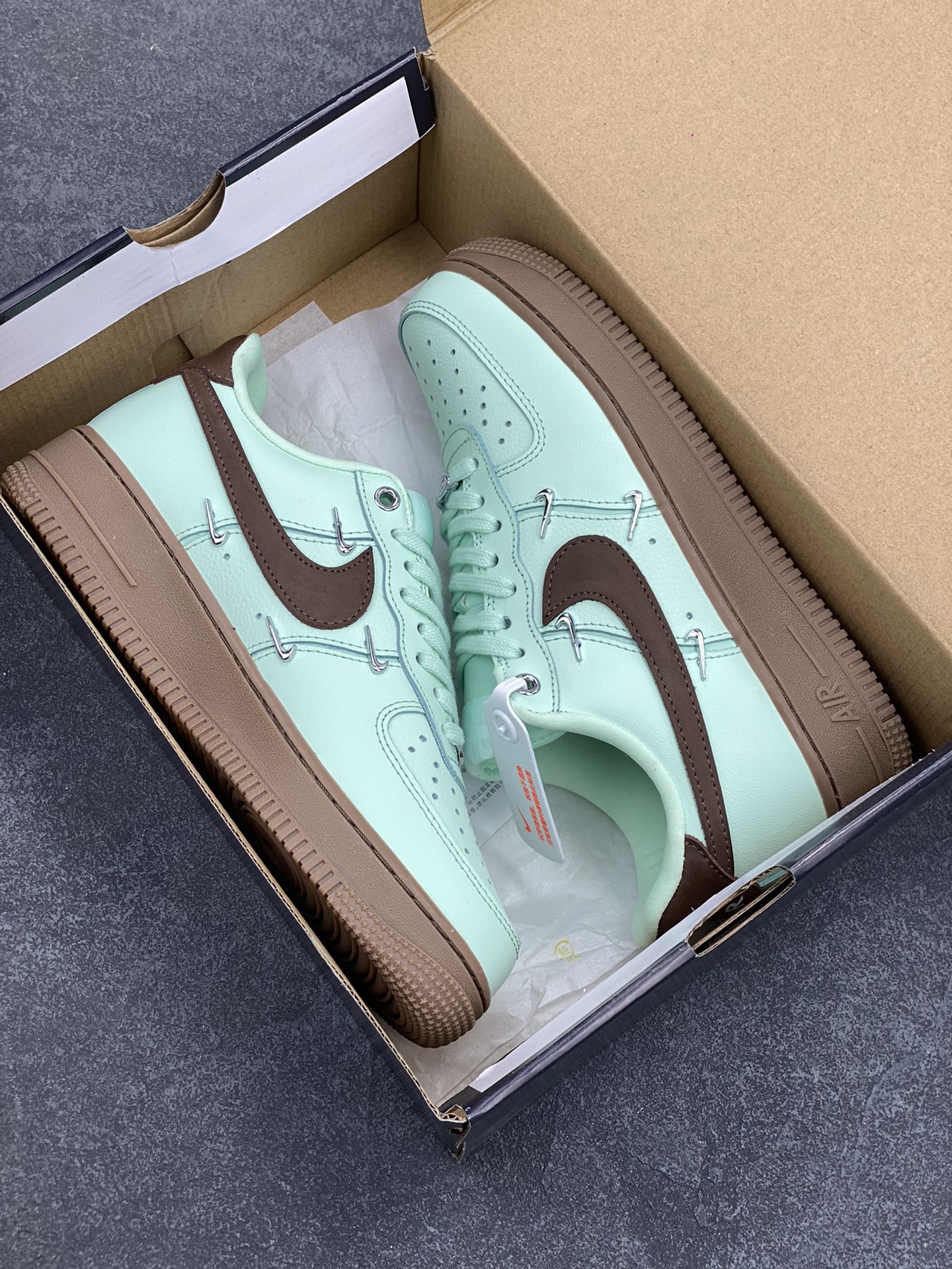 图片[9]-Nike Air Force 1 Low 07 蒂芙尼绿四铁钩 空军一号低帮运动休闲板鞋 原楦头原纸板 打造纯正低帮空军版型 专注外贸渠道 全掌内置蜂窝气垫 原盒配件 原厂中底钢印、拉帮完美 货号：IB8894-329 尺码：36 36.5 37.5 38 38.5 39 40 40.5 41 42 42.5 43 44 44.5 45-选品中心