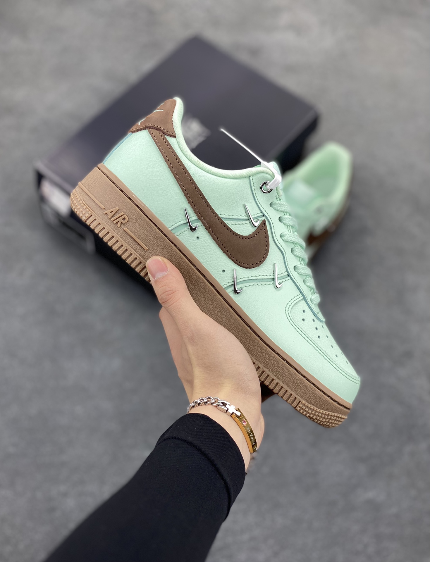 Nike Air Force 1 Low 07 蒂芙尼绿四铁钩 空军一号低帮运动休闲板鞋 原楦头原纸板 打造纯正低帮空军版型 专注外贸渠道 全掌内置蜂窝气垫 原盒配件 原厂中底钢印、拉帮完美 货号:IB8894-329 尺码:36 36.5 37.5 38 38.5 39 40 40.5 41 42 42.5 43 44 44.5 45-选品中心