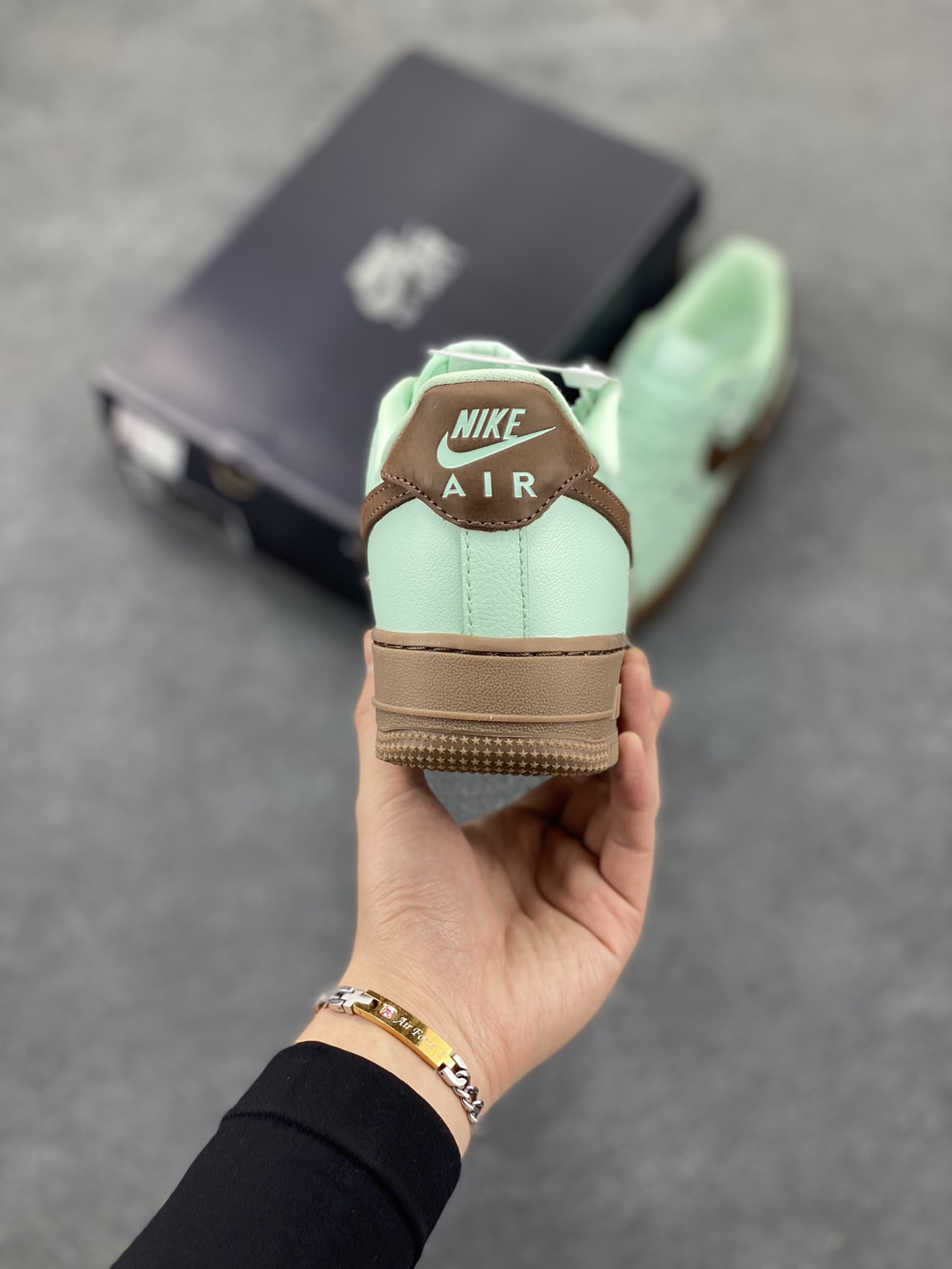 图片[4]-Nike Air Force 1 Low 07 蒂芙尼绿四铁钩 空军一号低帮运动休闲板鞋 原楦头原纸板 打造纯正低帮空军版型 专注外贸渠道 全掌内置蜂窝气垫 原盒配件 原厂中底钢印、拉帮完美 货号：IB8894-329 尺码：36 36.5 37.5 38 38.5 39 40 40.5 41 42 42.5 43 44 44.5 45-选品中心