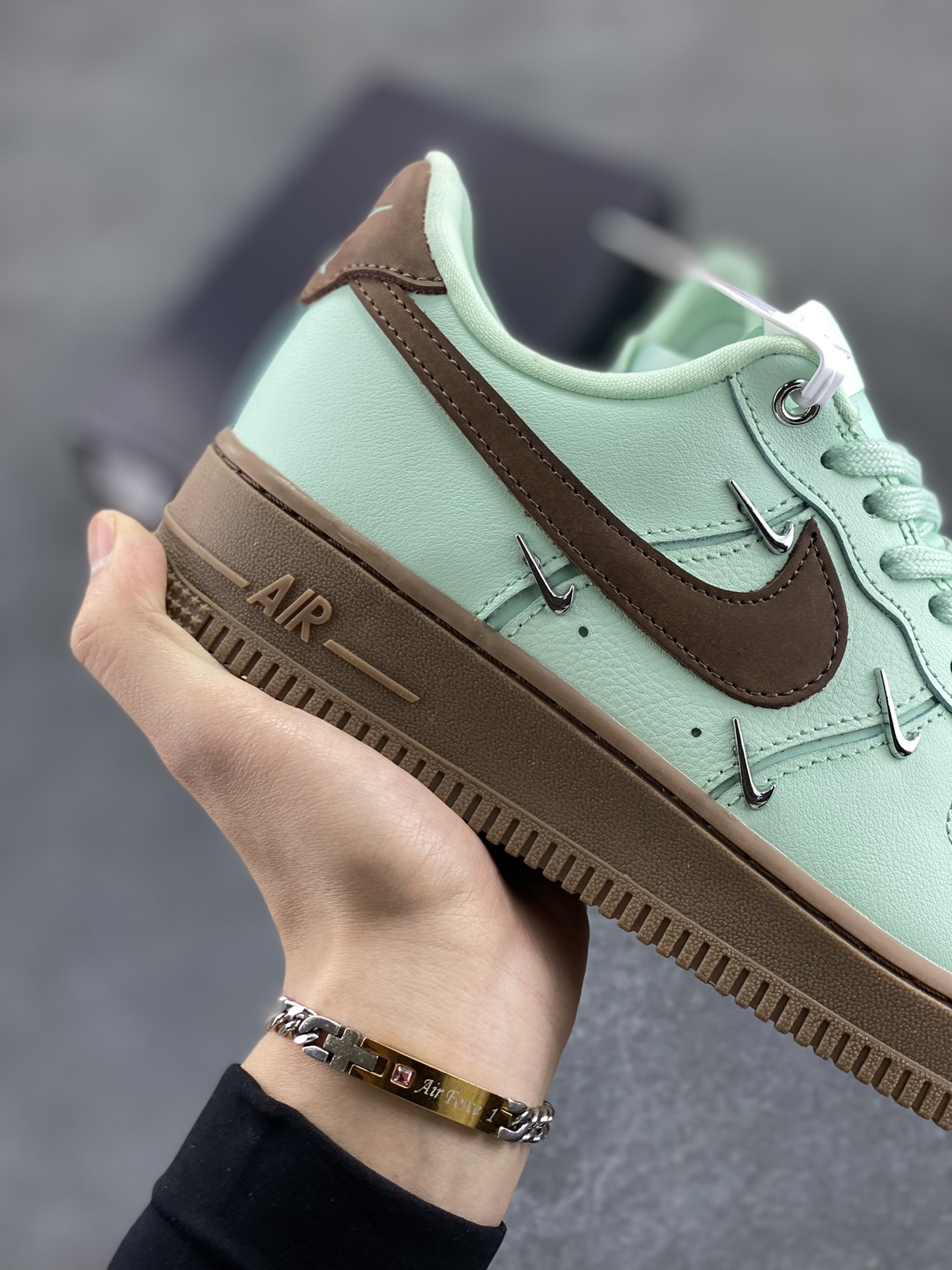 图片[6]-Nike Air Force 1 Low 07 蒂芙尼绿四铁钩 空军一号低帮运动休闲板鞋 原楦头原纸板 打造纯正低帮空军版型 专注外贸渠道 全掌内置蜂窝气垫 原盒配件 原厂中底钢印、拉帮完美 货号：IB8894-329 尺码：36 36.5 37.5 38 38.5 39 40 40.5 41 42 42.5 43 44 44.5 45-选品中心