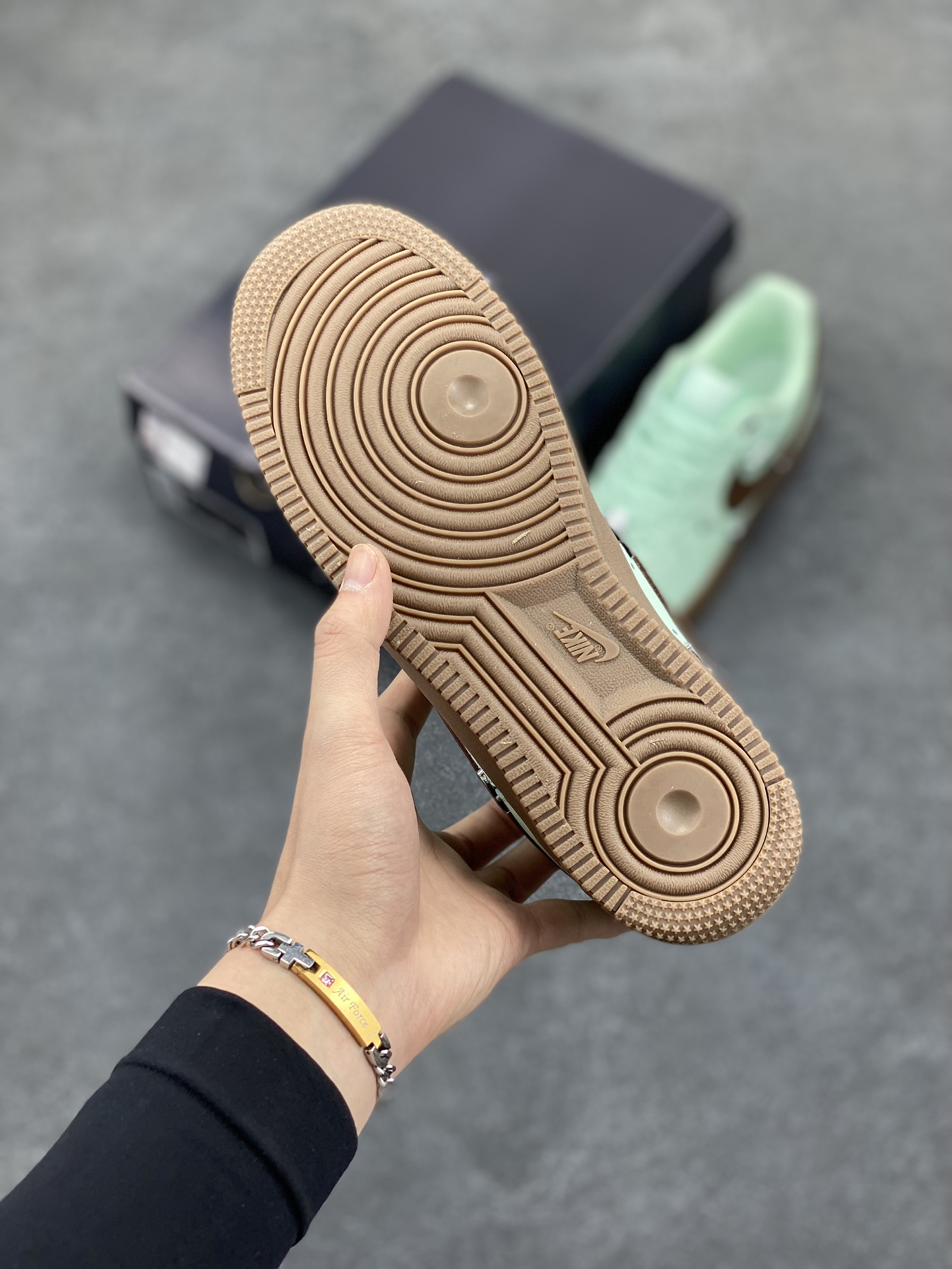 图片[5]-Nike Air Force 1 Low 07 蒂芙尼绿四铁钩 空军一号低帮运动休闲板鞋 原楦头原纸板 打造纯正低帮空军版型 专注外贸渠道 全掌内置蜂窝气垫 原盒配件 原厂中底钢印、拉帮完美 货号：IB8894-329 尺码：36 36.5 37.5 38 38.5 39 40 40.5 41 42 42.5 43 44 44.5 45-选品中心