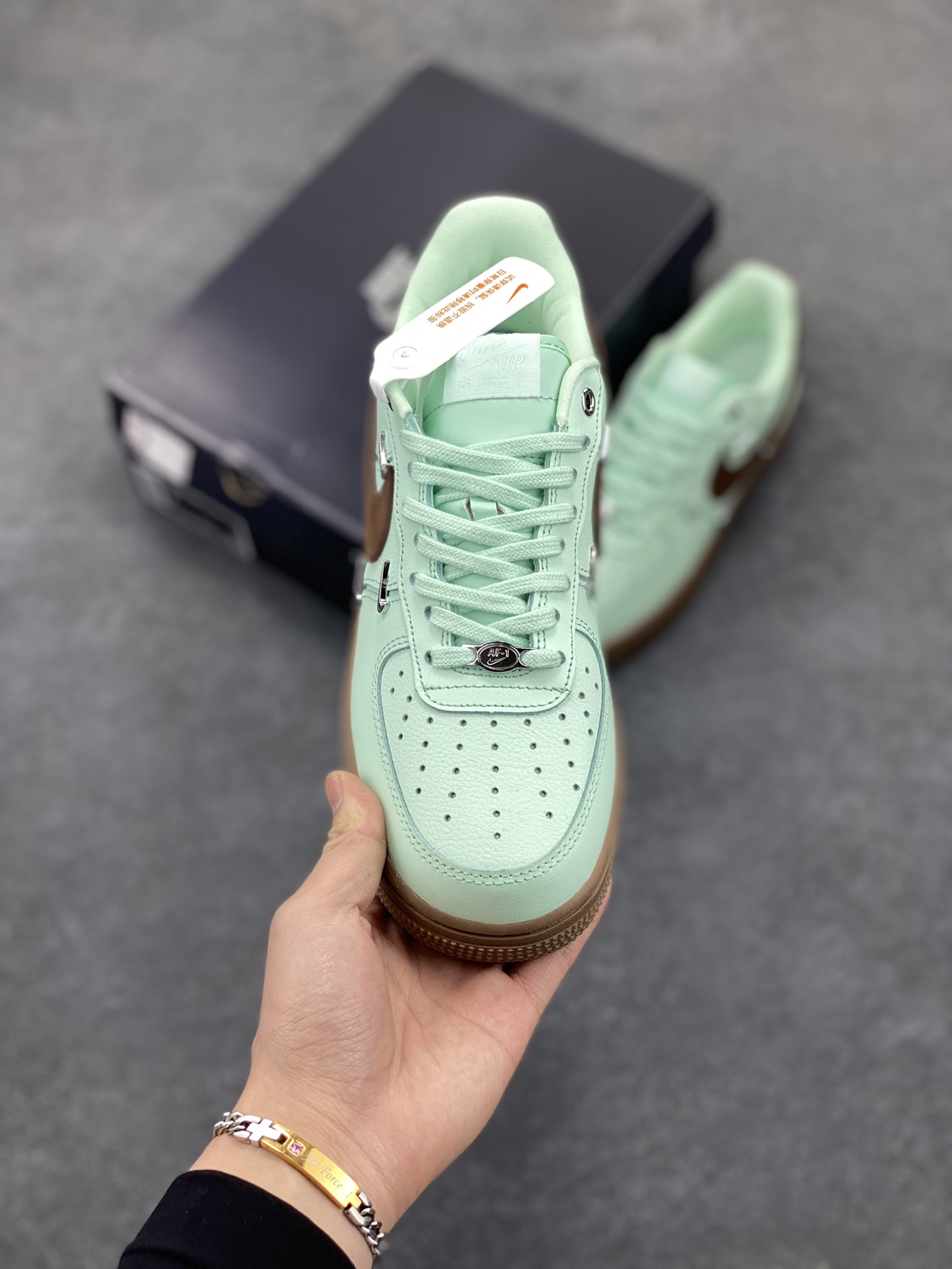 图片[2]-Nike Air Force 1 Low 07 蒂芙尼绿四铁钩 空军一号低帮运动休闲板鞋 原楦头原纸板 打造纯正低帮空军版型 专注外贸渠道 全掌内置蜂窝气垫 原盒配件 原厂中底钢印、拉帮完美 货号：IB8894-329 尺码：36 36.5 37.5 38 38.5 39 40 40.5 41 42 42.5 43 44 44.5 45-选品中心