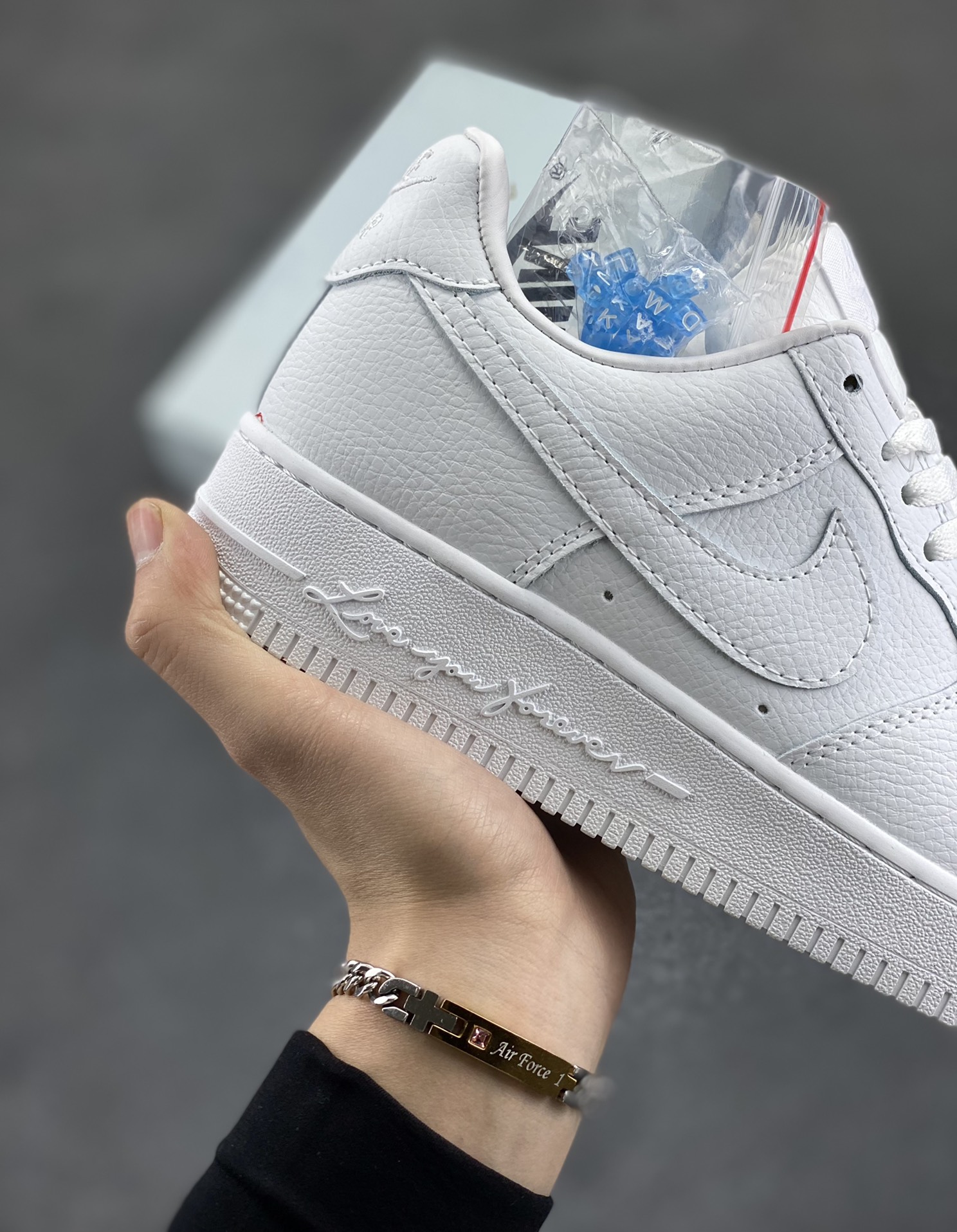 图片[6]-Nike Air Force 1 Low 空军一号低帮百搭休闲运动板鞋。柔软、弹性十足的缓震性能和出色的中底设计，横跨复古与现代的外型结合，造就出风靡全球三十多年的Force 1，直到今天还深受青睐。 货号：CZ8065-100 尺码：36 36.5 37.5 38 38.5 39 40 40.5 41 42 42.5 43 44 44.5 45-选品中心