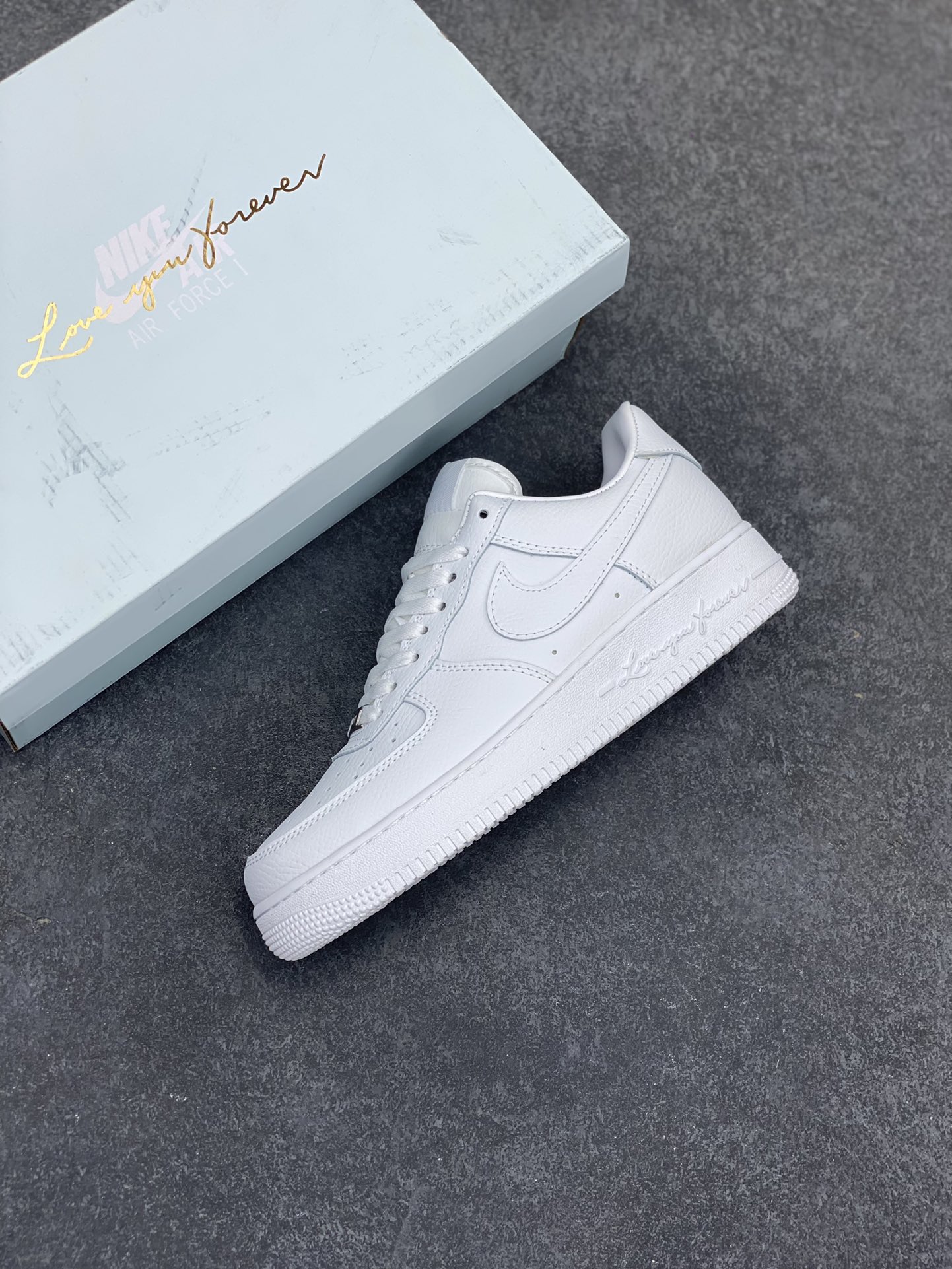图片[7]-Nike Air Force 1 Low 空军一号低帮百搭休闲运动板鞋。柔软、弹性十足的缓震性能和出色的中底设计，横跨复古与现代的外型结合，造就出风靡全球三十多年的Force 1，直到今天还深受青睐。 货号：CZ8065-100 尺码：36 36.5 37.5 38 38.5 39 40 40.5 41 42 42.5 43 44 44.5 45-选品中心