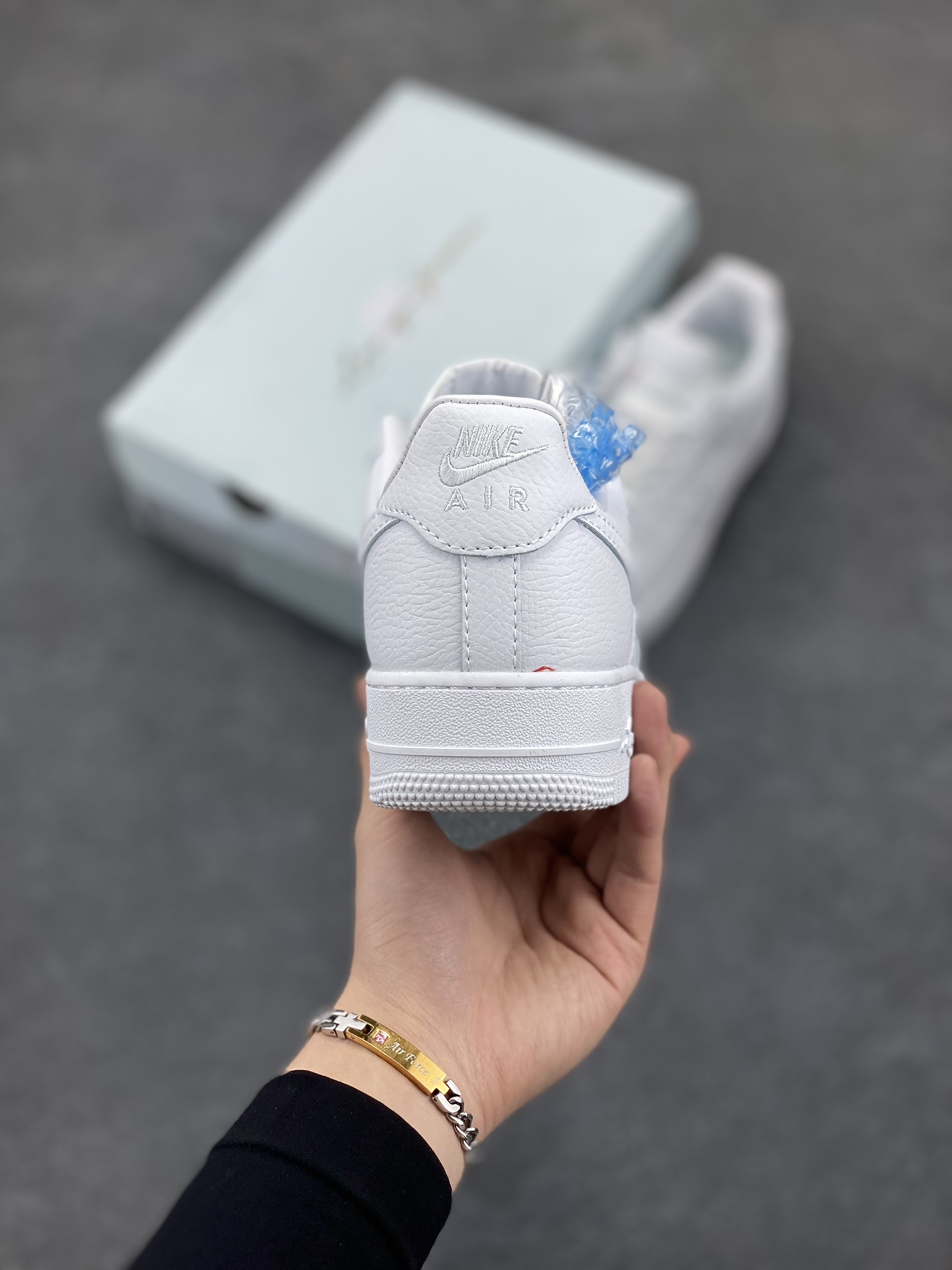 图片[4]-Nike Air Force 1 Low 空军一号低帮百搭休闲运动板鞋。柔软、弹性十足的缓震性能和出色的中底设计，横跨复古与现代的外型结合，造就出风靡全球三十多年的Force 1，直到今天还深受青睐。 货号：CZ8065-100 尺码：36 36.5 37.5 38 38.5 39 40 40.5 41 42 42.5 43 44 44.5 45-选品中心