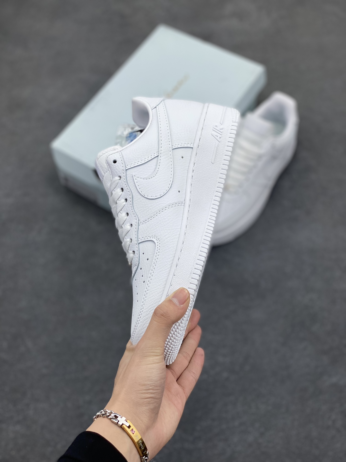 图片[3]-Nike Air Force 1 Low 空军一号低帮百搭休闲运动板鞋。柔软、弹性十足的缓震性能和出色的中底设计，横跨复古与现代的外型结合，造就出风靡全球三十多年的Force 1，直到今天还深受青睐。 货号：CZ8065-100 尺码：36 36.5 37.5 38 38.5 39 40 40.5 41 42 42.5 43 44 44.5 45-选品中心