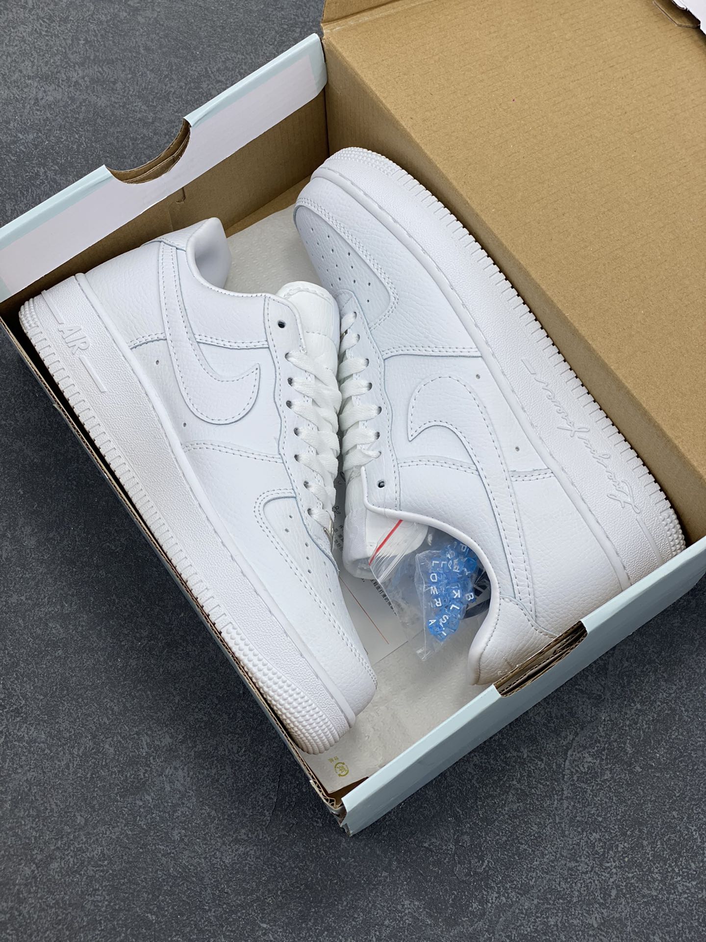 图片[9]-Nike Air Force 1 Low 空军一号低帮百搭休闲运动板鞋。柔软、弹性十足的缓震性能和出色的中底设计，横跨复古与现代的外型结合，造就出风靡全球三十多年的Force 1，直到今天还深受青睐。 货号：CZ8065-100 尺码：36 36.5 37.5 38 38.5 39 40 40.5 41 42 42.5 43 44 44.5 45-选品中心