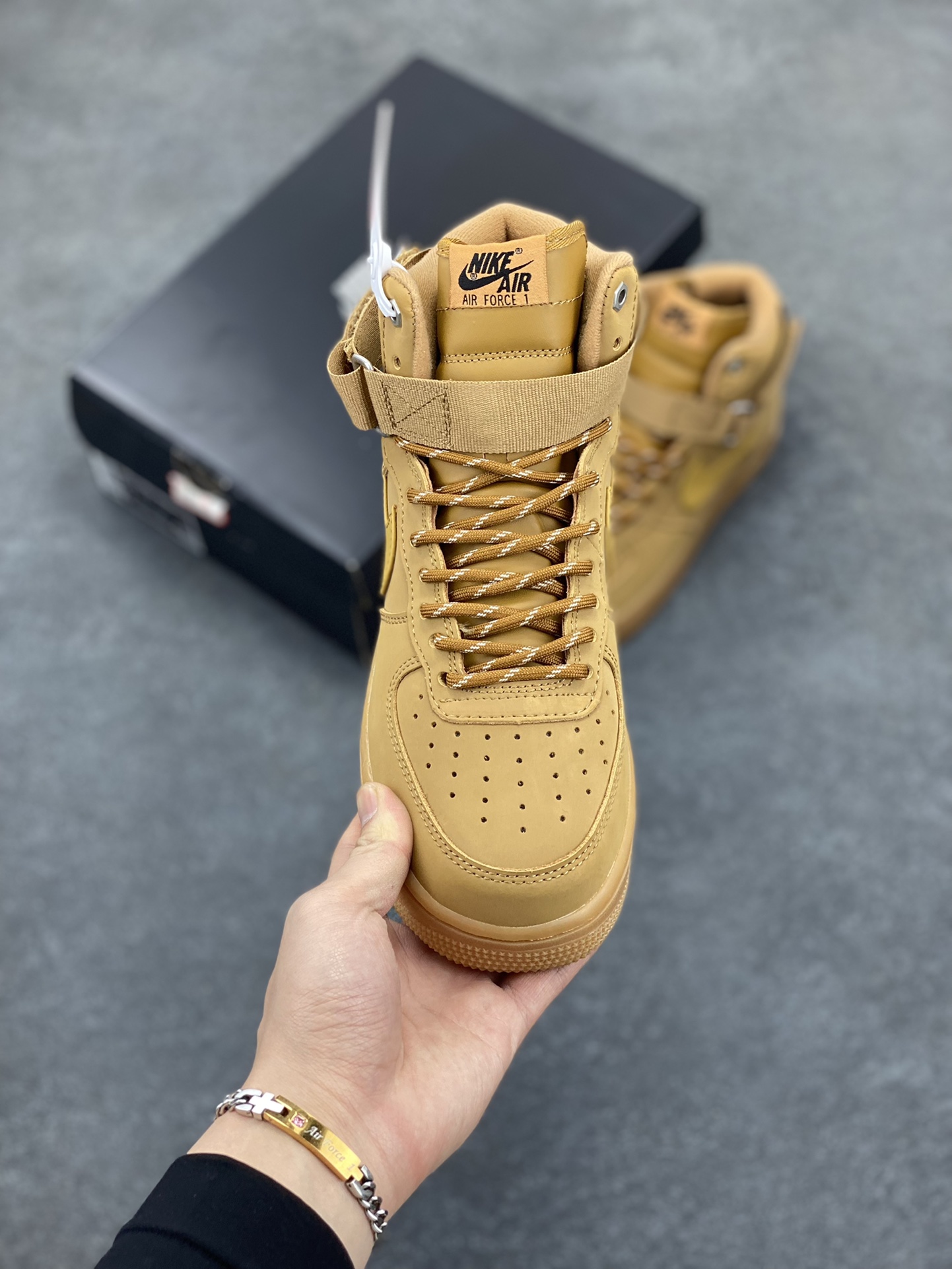 图片[2]-福利特价 Nike Air Force 1\’07 高帮小麦 空军一号休闲运动板鞋 原楦头原纸板 打造纯正空军版型#专注外贸渠道 全掌内置蜂窝气垫 #原盒配件 原厂中底钢印、拉帮完美 货号：DJ9178-200 尺码：36 36.5 37.5 38 38.5 39 40 40.5 41 42 42.5 43 44 44.5 45-选品中心