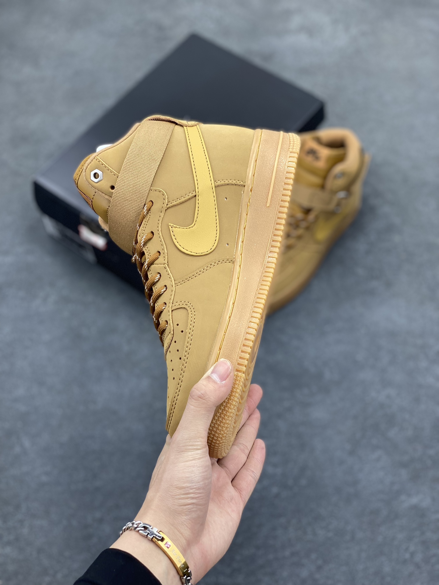 图片[3]-福利特价 Nike Air Force 1\’07 高帮小麦 空军一号休闲运动板鞋 原楦头原纸板 打造纯正空军版型#专注外贸渠道 全掌内置蜂窝气垫 #原盒配件 原厂中底钢印、拉帮完美 货号：DJ9178-200 尺码：36 36.5 37.5 38 38.5 39 40 40.5 41 42 42.5 43 44 44.5 45-选品中心