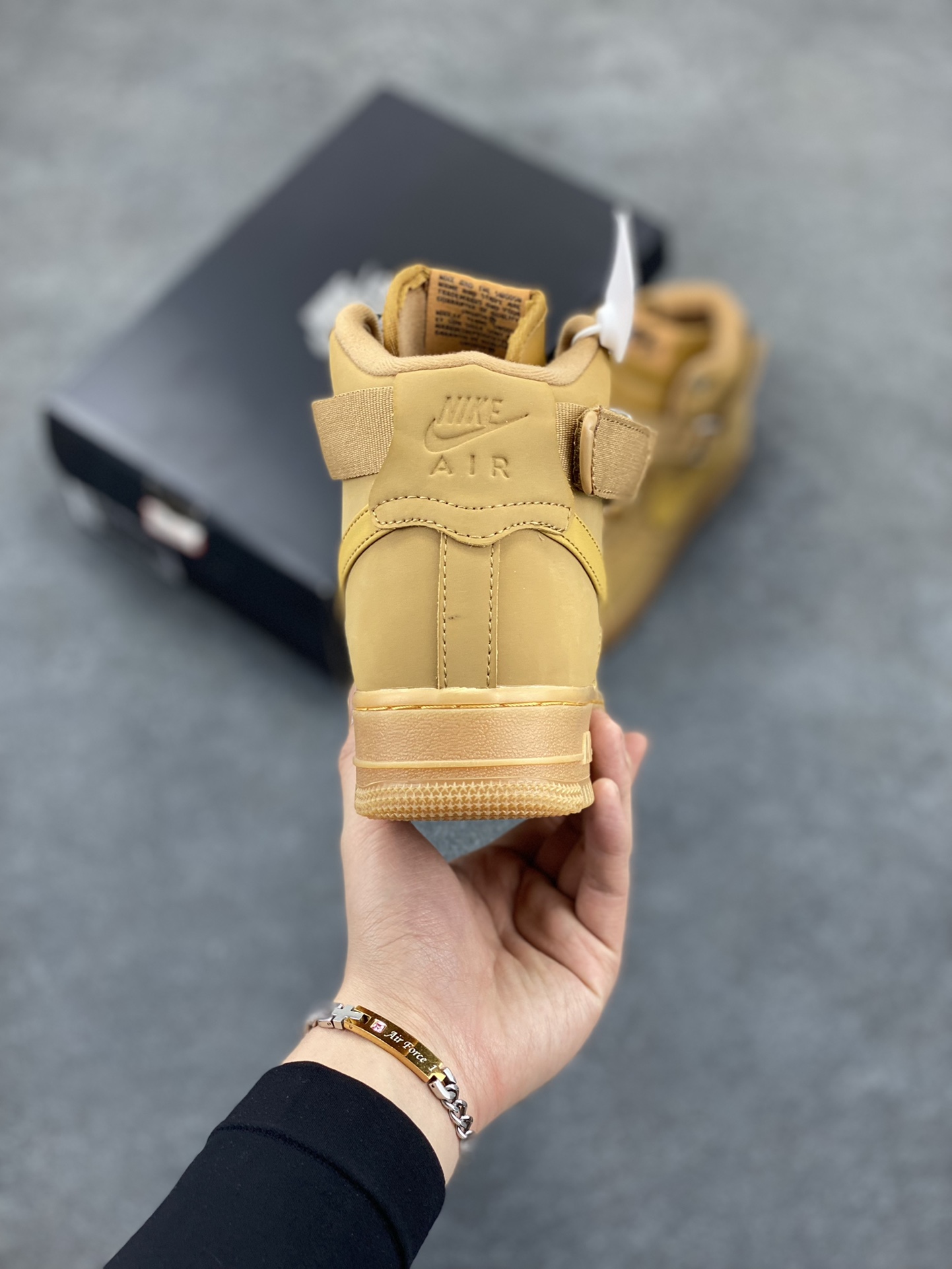 图片[4]-福利特价 Nike Air Force 1\’07 高帮小麦 空军一号休闲运动板鞋 原楦头原纸板 打造纯正空军版型#专注外贸渠道 全掌内置蜂窝气垫 #原盒配件 原厂中底钢印、拉帮完美 货号：DJ9178-200 尺码：36 36.5 37.5 38 38.5 39 40 40.5 41 42 42.5 43 44 44.5 45-选品中心