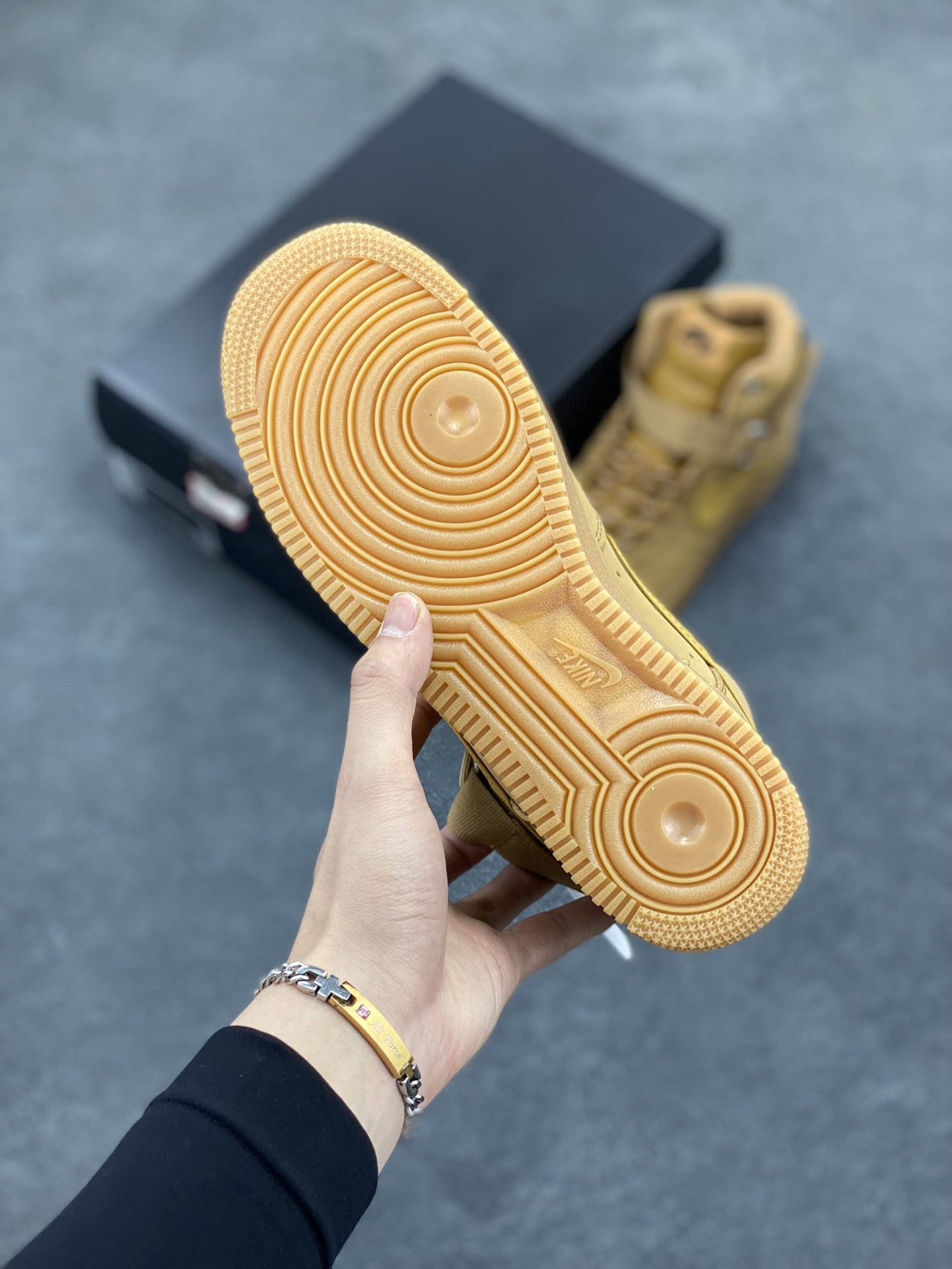 图片[5]-福利特价 Nike Air Force 1\’07 高帮小麦 空军一号休闲运动板鞋 原楦头原纸板 打造纯正空军版型#专注外贸渠道 全掌内置蜂窝气垫 #原盒配件 原厂中底钢印、拉帮完美 货号：DJ9178-200 尺码：36 36.5 37.5 38 38.5 39 40 40.5 41 42 42.5 43 44 44.5 45-选品中心