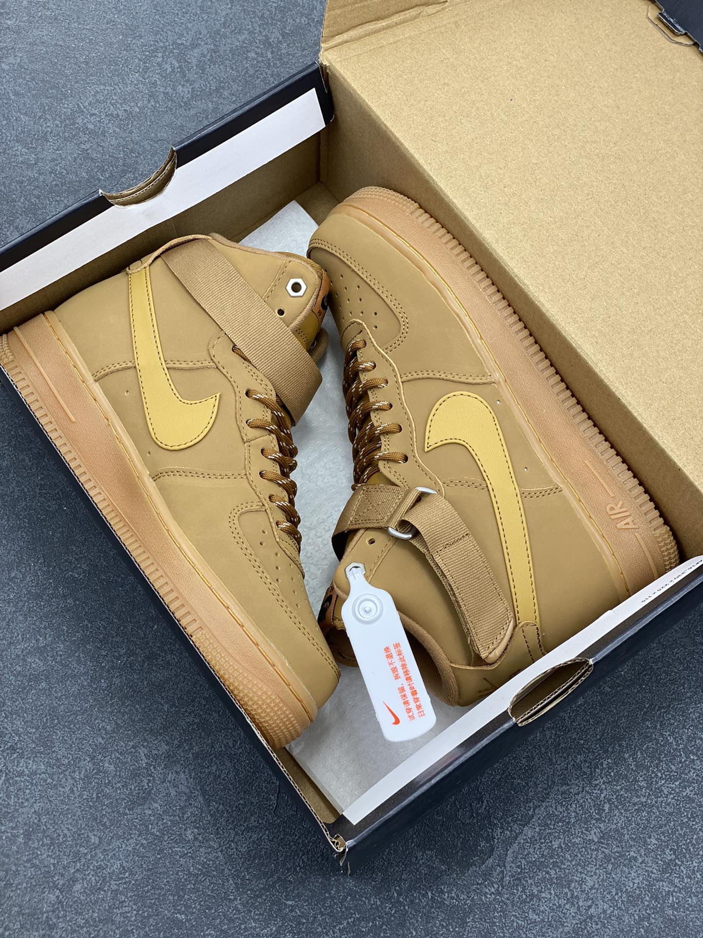 图片[9]-福利特价 Nike Air Force 1\’07 高帮小麦 空军一号休闲运动板鞋 原楦头原纸板 打造纯正空军版型#专注外贸渠道 全掌内置蜂窝气垫 #原盒配件 原厂中底钢印、拉帮完美 货号：DJ9178-200 尺码：36 36.5 37.5 38 38.5 39 40 40.5 41 42 42.5 43 44 44.5 45-选品中心