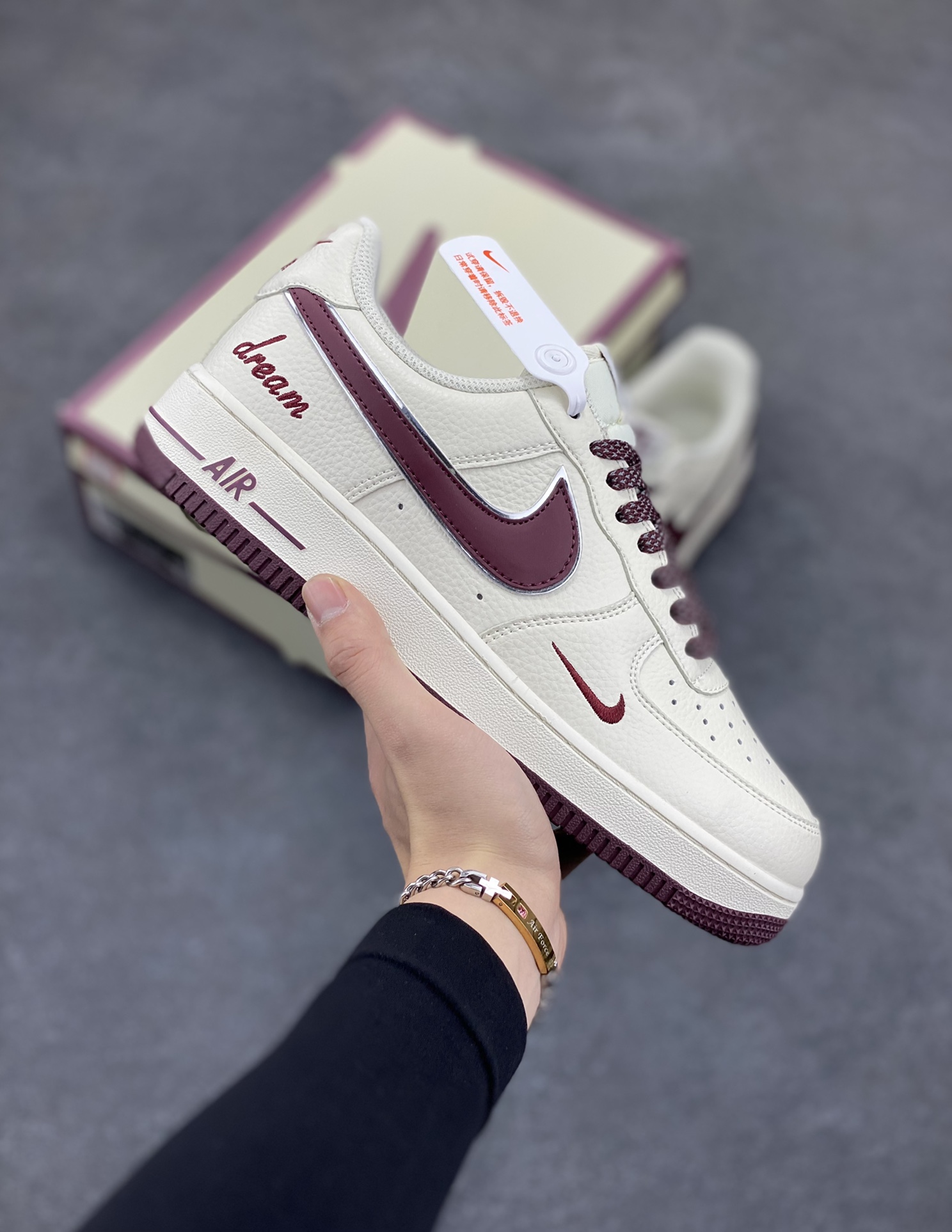 小红书爆款 官方定制  Nike Air Force 1 Low \’07 “ dream”白酒红小勾低帮空军一号休闲板鞋 定制皮料 专属鞋盒 原楦原纸板 纯正空军版型 高清洁度 内置全掌气垫 货号:DR2024-105 尺码:36 36.5 37.5 38 38.5 39 40 40.5 41 42 42.5 43 44 44.5 45-选品中心