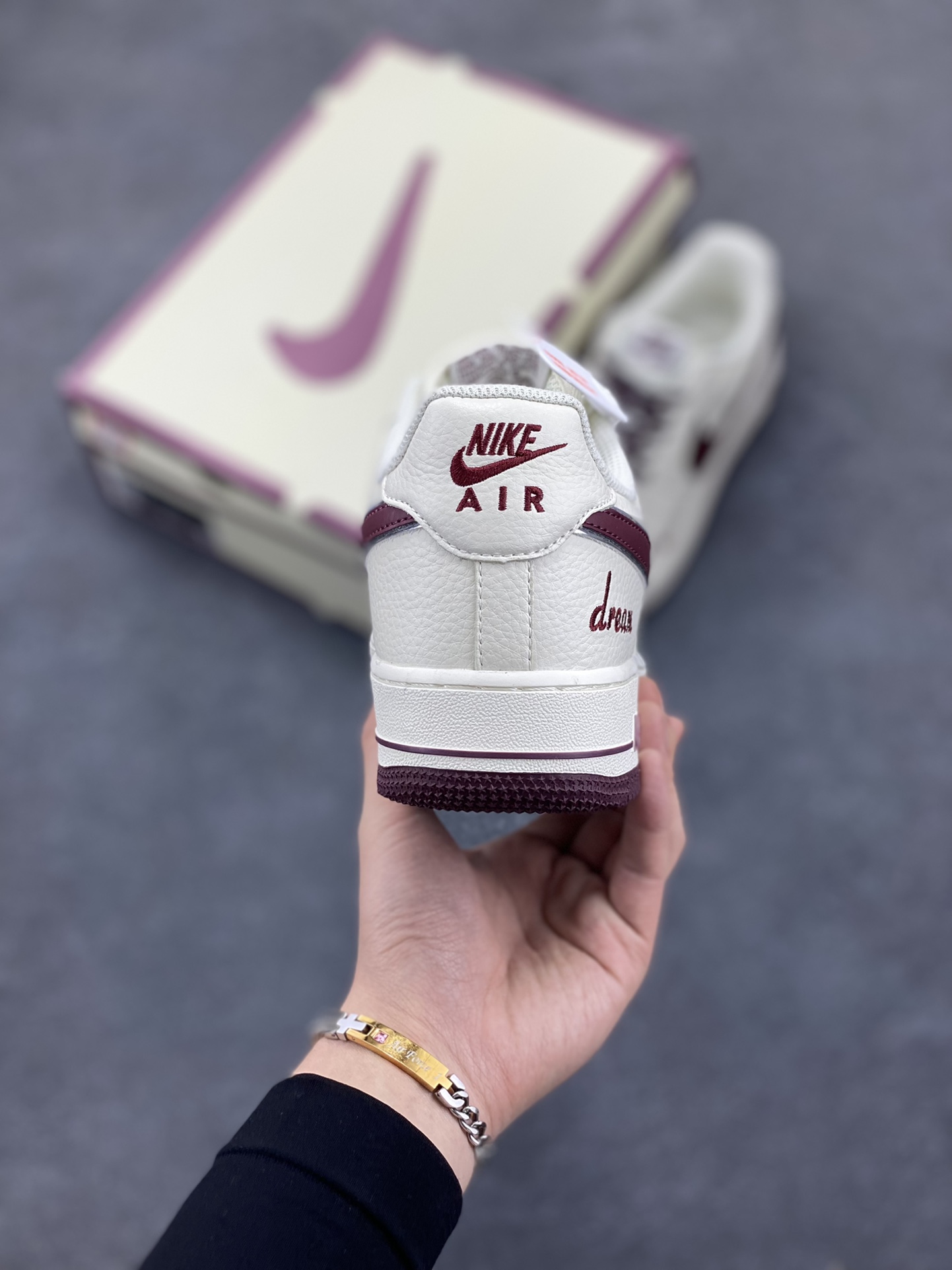 图片[4]-小红书爆款 官方定制  Nike Air Force 1 Low \’07 “ dream”白酒红小勾低帮空军一号休闲板鞋 定制皮料 专属鞋盒 原楦原纸板 纯正空军版型 高清洁度 内置全掌气垫 货号：DR2024-105 尺码：36 36.5 37.5 38 38.5 39 40 40.5 41 42 42.5 43 44 44.5 45-选品中心