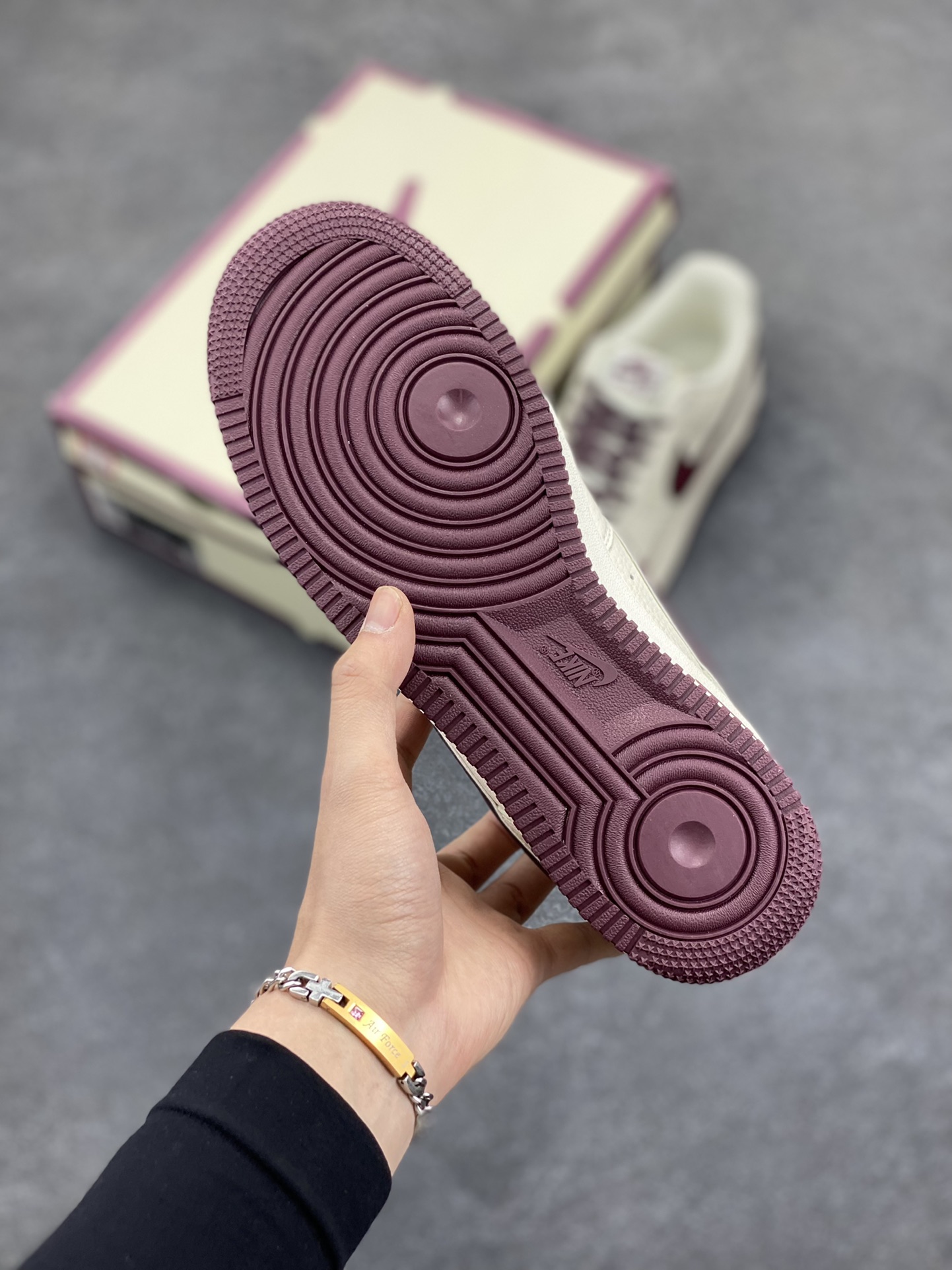 图片[5]-小红书爆款 官方定制  Nike Air Force 1 Low \’07 “ dream”白酒红小勾低帮空军一号休闲板鞋 定制皮料 专属鞋盒 原楦原纸板 纯正空军版型 高清洁度 内置全掌气垫 货号：DR2024-105 尺码：36 36.5 37.5 38 38.5 39 40 40.5 41 42 42.5 43 44 44.5 45-选品中心