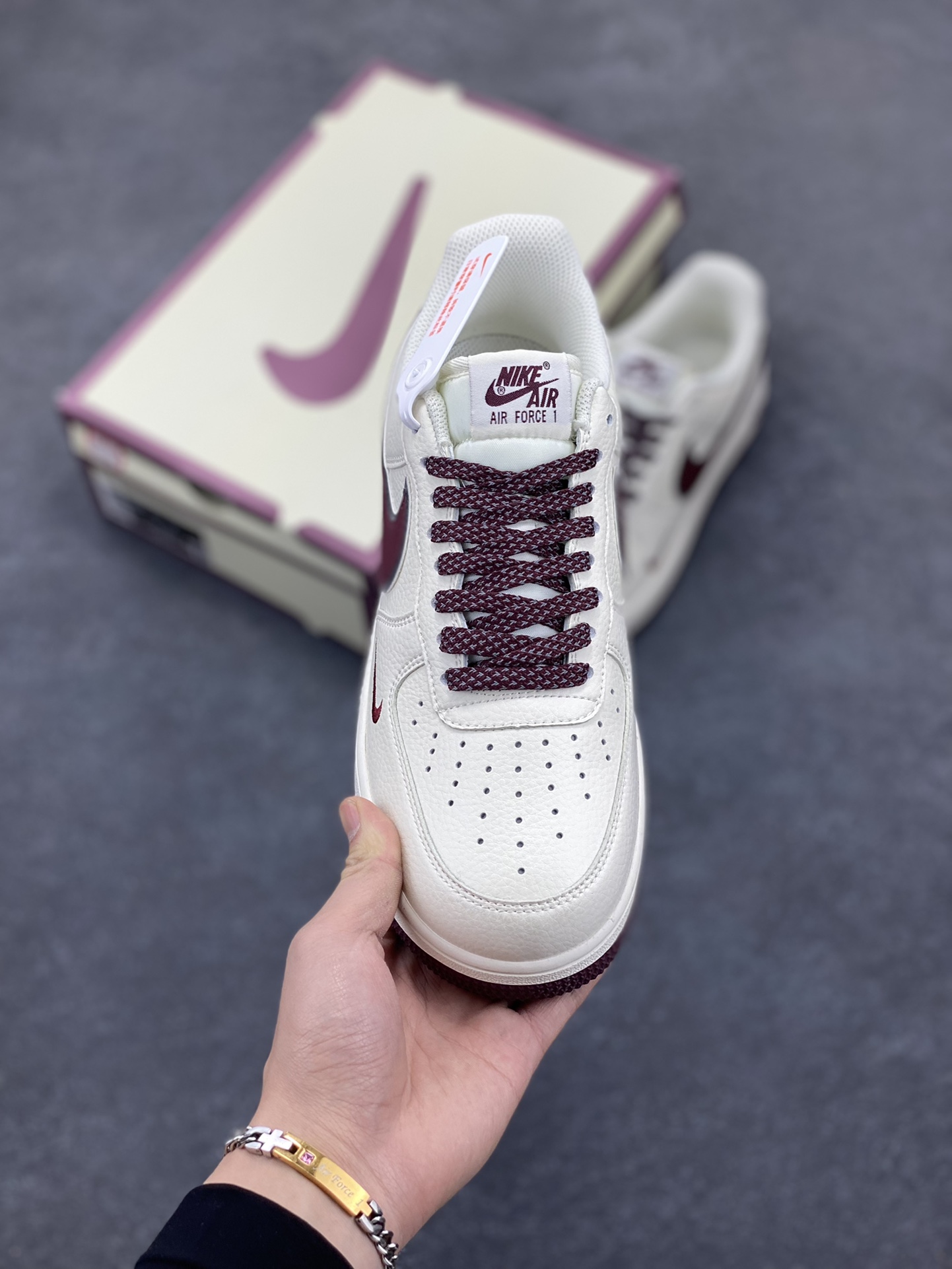 图片[2]-小红书爆款 官方定制  Nike Air Force 1 Low \’07 “ dream”白酒红小勾低帮空军一号休闲板鞋 定制皮料 专属鞋盒 原楦原纸板 纯正空军版型 高清洁度 内置全掌气垫 货号：DR2024-105 尺码：36 36.5 37.5 38 38.5 39 40 40.5 41 42 42.5 43 44 44.5 45-选品中心