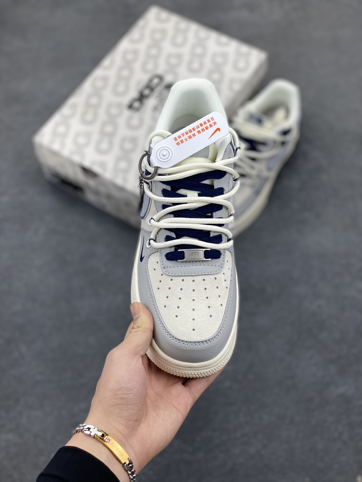 图片[2]-NIke Air Force 1 \’07 Low “北面联名——灰蓝双拼抽绳”空军一号 低帮 运动鞋 休闲鞋 折边针车 工艺难度大 原楦头原纸板 原装鞋盒 定制五金配件 内置全掌气垫 原厂鞋底 货号：DM6688-024 尺码：36 36.5 37.5 38 38.5 39 40 40.5 41 42 42.5 43 44 44.5 45-选品中心