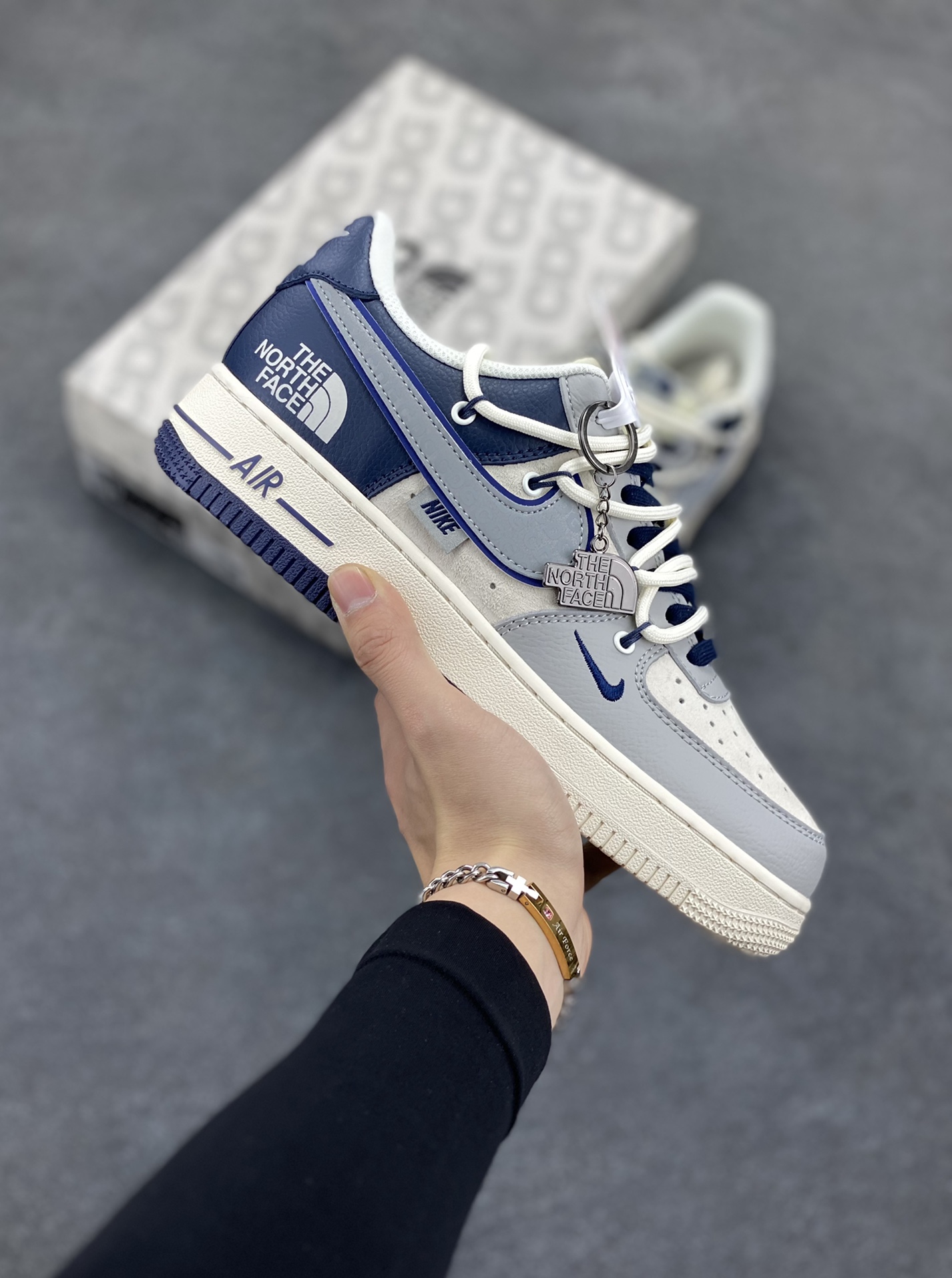 NIke Air Force 1 \'07 Low “北面联名——灰蓝双拼抽绳”空军一号 低帮 运动鞋 休闲鞋 折边针车 工艺难度大 原楦头原纸板 原装鞋盒 定制五金配件 内置全掌气垫 原厂鞋底 货号：DM6688-024 尺码：36 36.5 37.5 38 38.5 39 40 40.5 41 42 42.5 43 44 44.5 45-选品中心