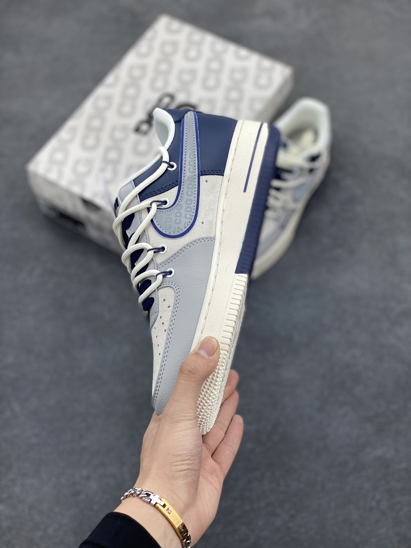 图片[3]-NIke Air Force 1 \’07 Low “北面联名——灰蓝双拼抽绳”空军一号 低帮 运动鞋 休闲鞋 折边针车 工艺难度大 原楦头原纸板 原装鞋盒 定制五金配件 内置全掌气垫 原厂鞋底 货号：DM6688-024 尺码：36 36.5 37.5 38 38.5 39 40 40.5 41 42 42.5 43 44 44.5 45-选品中心