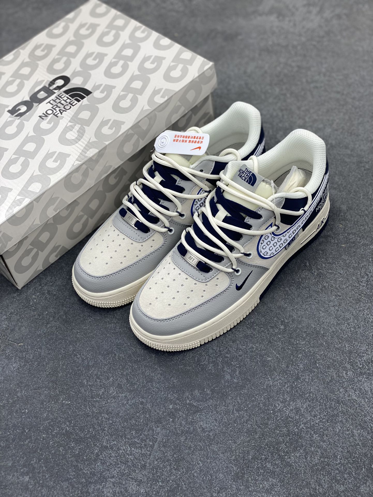 图片[8]-NIke Air Force 1 \’07 Low “北面联名——灰蓝双拼抽绳”空军一号 低帮 运动鞋 休闲鞋 折边针车 工艺难度大 原楦头原纸板 原装鞋盒 定制五金配件 内置全掌气垫 原厂鞋底 货号：DM6688-024 尺码：36 36.5 37.5 38 38.5 39 40 40.5 41 42 42.5 43 44 44.5 45-选品中心
