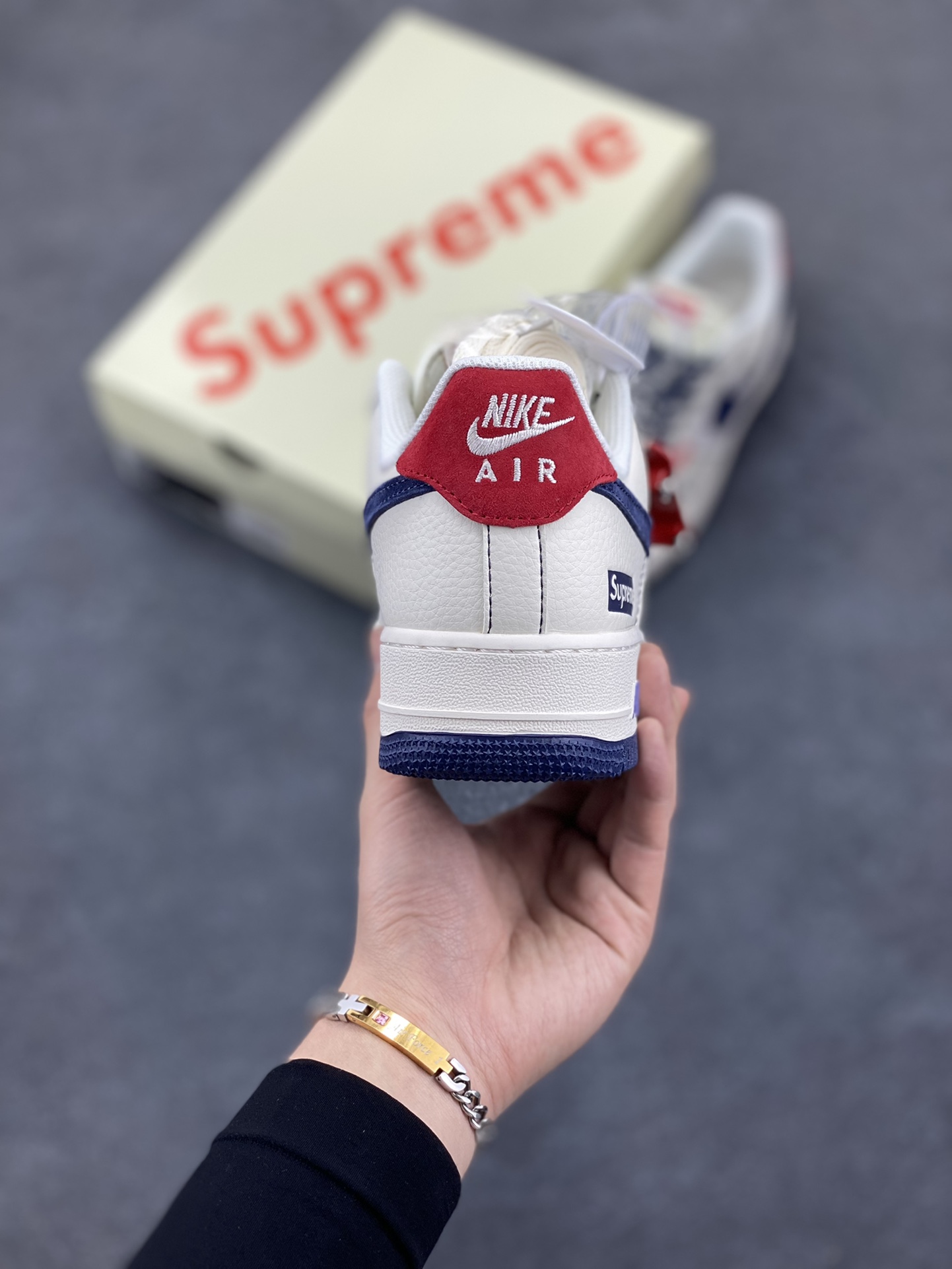 图片[4]-NIke Air Force 1 \’07 Low “Supreme联名——红标翻毛蓝勾”空军一号 低帮 运动鞋 休闲鞋 折边针车 工艺难度大 原楦头原纸板 原装鞋盒 定制五金配件 内置全掌气垫 原厂鞋底 货号：BB7518-021 尺码：36 36.5 37.5 38 38.5 39 40 40.5 41 42 42.5 43 44 44.5 45-选品中心
