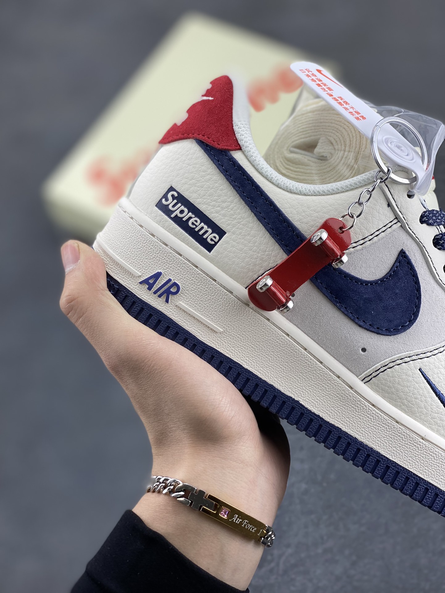 图片[6]-NIke Air Force 1 \’07 Low “Supreme联名——红标翻毛蓝勾”空军一号 低帮 运动鞋 休闲鞋 折边针车 工艺难度大 原楦头原纸板 原装鞋盒 定制五金配件 内置全掌气垫 原厂鞋底 货号：BB7518-021 尺码：36 36.5 37.5 38 38.5 39 40 40.5 41 42 42.5 43 44 44.5 45-选品中心