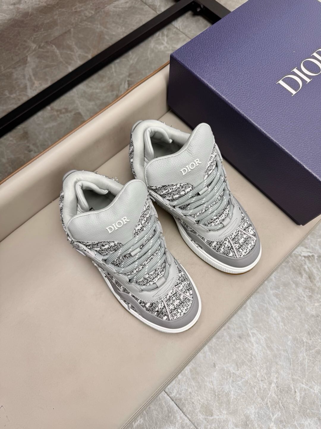 NO:221004,Brand Dior color original color matching, code number 39-44 customized 38.45 price Material Dior new casual shoes!  The details of the fashionable layout are impeccable, using cowhide with mesh patchwork to make comfortable and sweat-absorbing mesh. The foot pad feels comfortable and has excellent quality. Dior casual shoes, dior, dior, cowhide19860909品牌Dior 颜色原版配色 码数39-44定做38.45 价格 材质迪奥新款休闲鞋！时尚潮流的版面细节无可挑剔采用牛皮搭配网布拼接制作舒适吸汗的网布垫脚脚感舒适品质优越,Dior休闲鞋,dior,dior,cowhide,Men's shoes