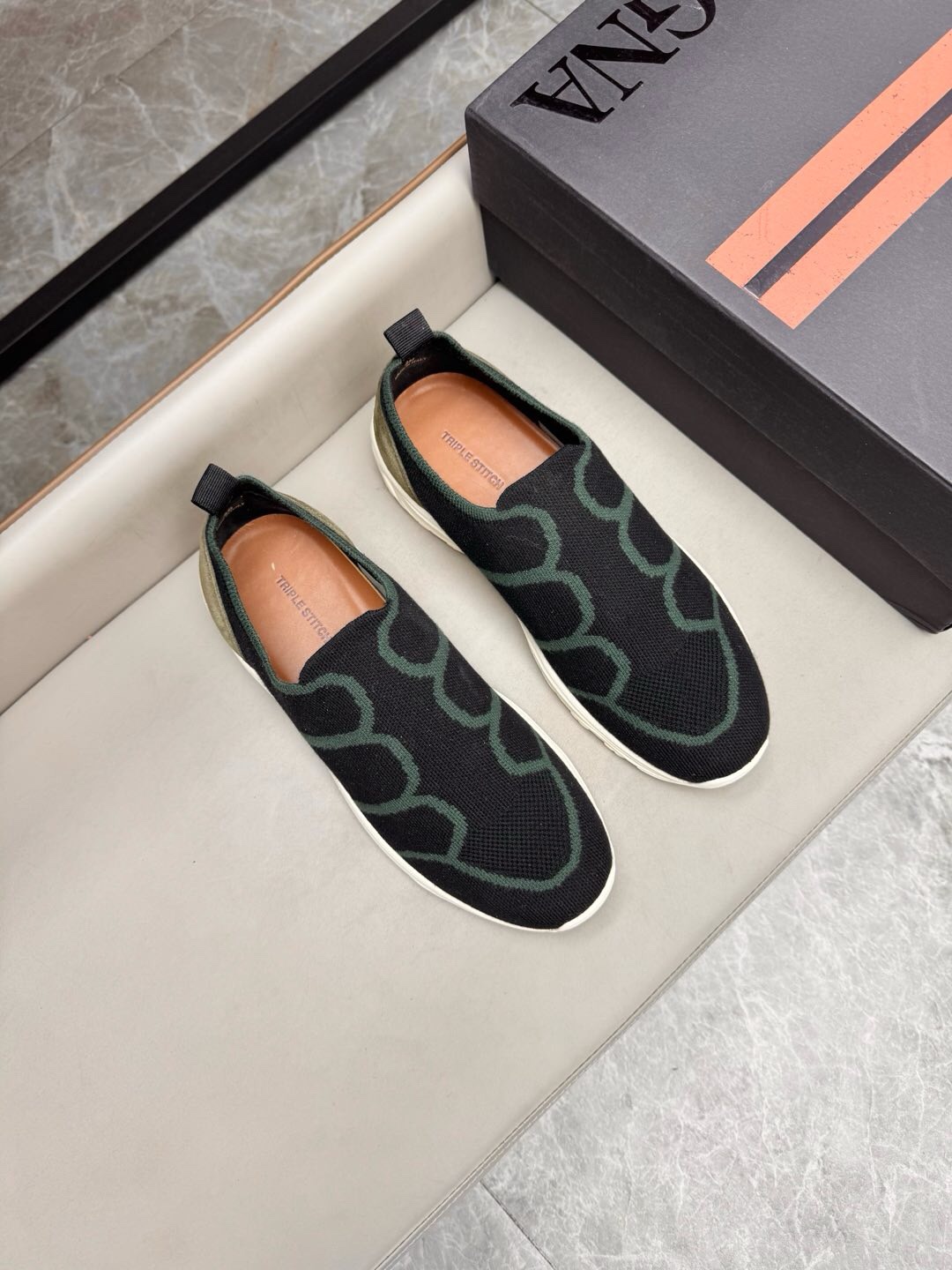 NO:221023,Brand Zegna color original color matching 39-44 customized 38454647 Price Material Zegna new model Men's casual upper Use original fly-woven fabric inner cowhide foot pad original single quality leather texture extremely strong comfortable and breathable   original Zegna open mold custom sole market highest quality, Zegna casual sneakers, zegna, sneakers, cowhide19860909品牌Zegna 颜色原版配色 码数39-44定做38454647 价格 材质杰尼亚新款 男士 休闲鞋面 采用原版飞织面料内里 牛皮垫脚原单品质皮质感极强舒适透气 原版Zegna开模定制大底市场最高品质,杰尼亚 休闲运动鞋,zegna,sneakers,cowhide,Men's shoes