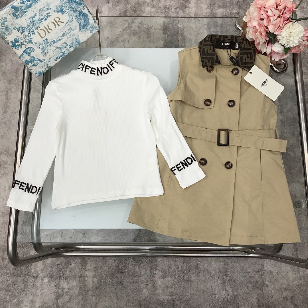 NO:210910,[Spot delivery] FEND* Girls' suit two-piece set [Vest dress soft base shirt] Work style nylon vest skirt with half-high neck embroidered soft base shirt is handsome, soft and comfortable, simple and fashionable, craftsmanship superimposed, visible high quality, super versatile style~ size size--120-130-140-150 [CM] Counter packaging 70, clothes, fendi, skirts,19860909【现货发】   FEND* 女童套装两件套【背心连衣裙柔软打底衫】工装风尼龙材质背心裙搭配半高领刺绣柔软打底衫上身效果帅气十足 柔软舒适 简约时尚 工艺叠加 看得见的高品质 超级百搭款～ size尺码--120-130-140-150【CM】 专柜包装70,衣服,fendi,skirts,,Children's