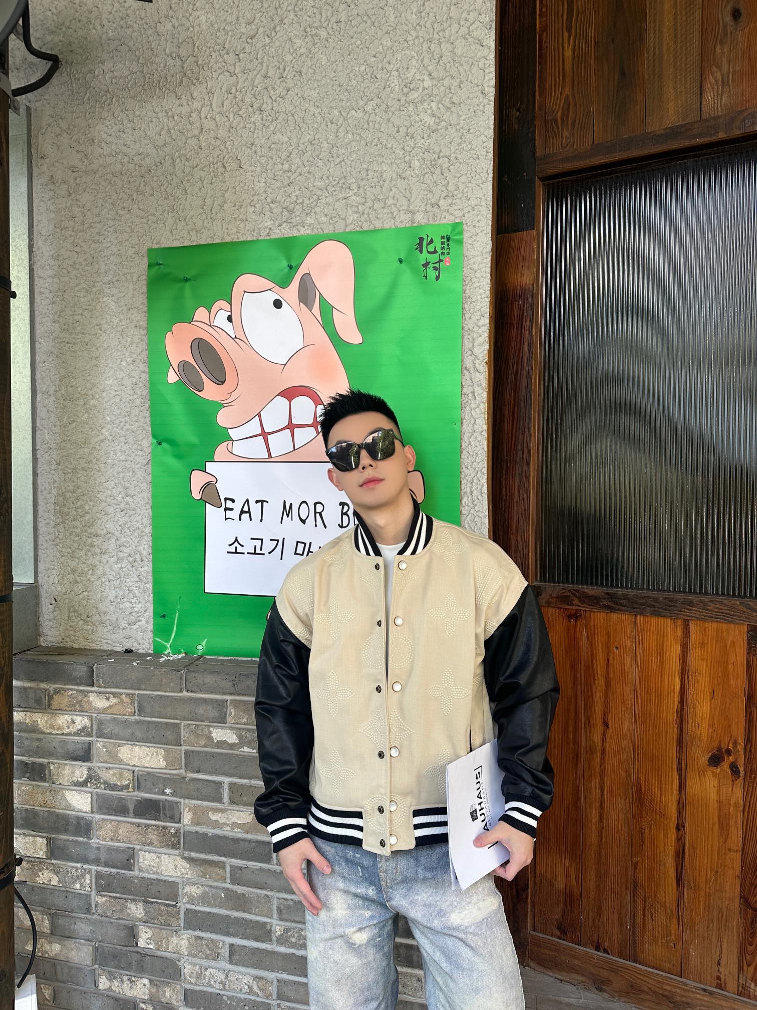 ￼ Louis Vuitton/路易威登 珍珠老花拼接棒球服夹克外套 上身效果#