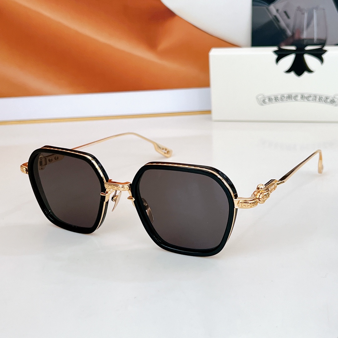  Zeiss lenses
CHROME HEART
顶级板材手工打磨抛光而成 
立体配饰logo彰显品
