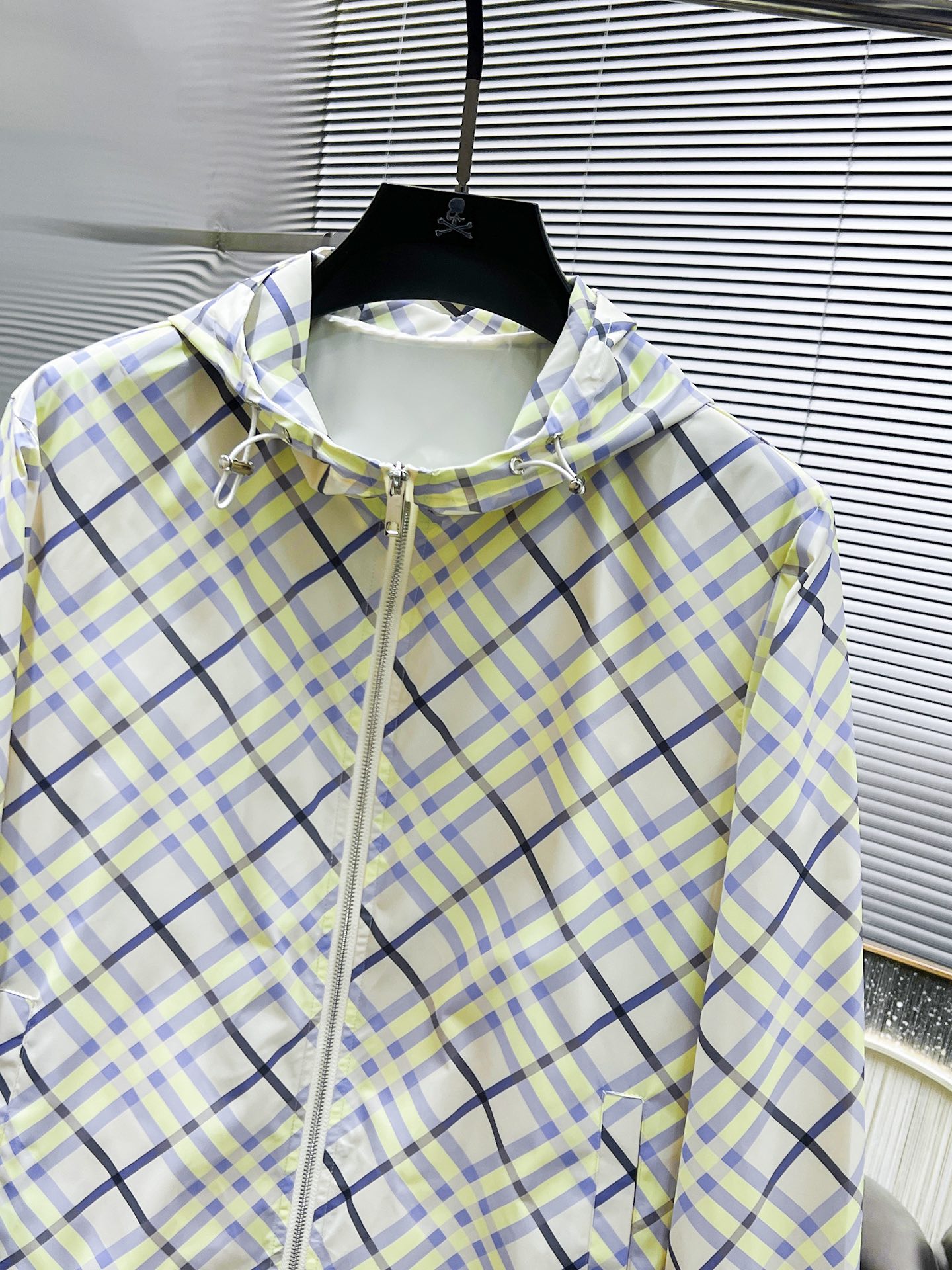 P200  巴宝莉  Burberry   2025新款 连帽 夹克 外套，高端版本！专柜定制面料 透气舒适度高，细节无可挑剔，品牌元素设计理念，体现高品质。手感细腻柔软！呈现休闲裁剪，上身版型超赞！🐯码数：M-4XL 最大穿200斤左右