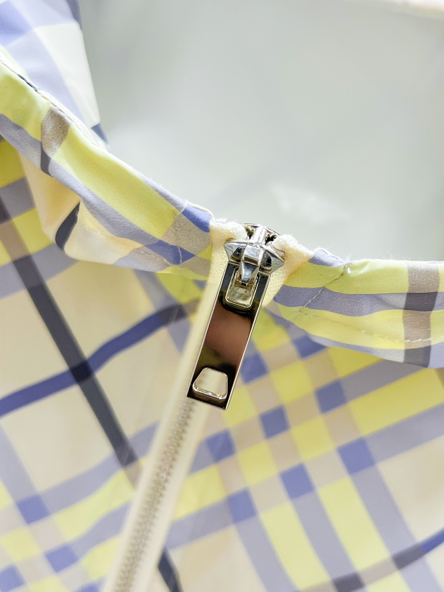 P200  巴宝莉  Burberry   2025新款 连帽 夹克 外套，高端版本！专柜定制面料 透气舒适度高，细节无可挑剔，品牌元素设计理念，体现高品质。手感细腻柔软！呈现休闲裁剪，上身版型超赞！🐯码数：M-4XL 最大穿200斤左右