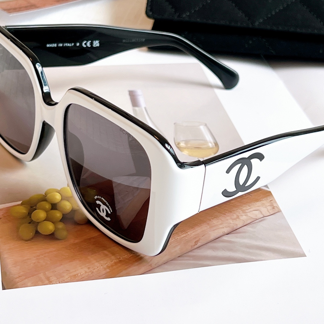  熊猫🐼
新品拼色墨镜
CHANEL 度假神器⛱️
MOD： 6069
SIZE：55口20-135
🔝