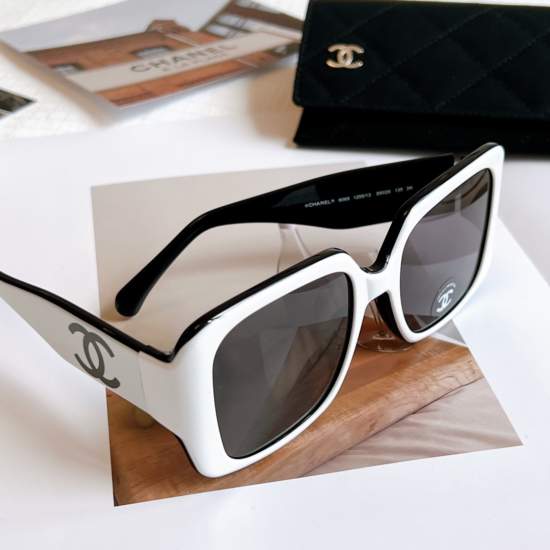  熊猫🐼
新品拼色墨镜
CHANEL 度假神器⛱️
MOD： 6069
SIZE：55口20-135
🔝