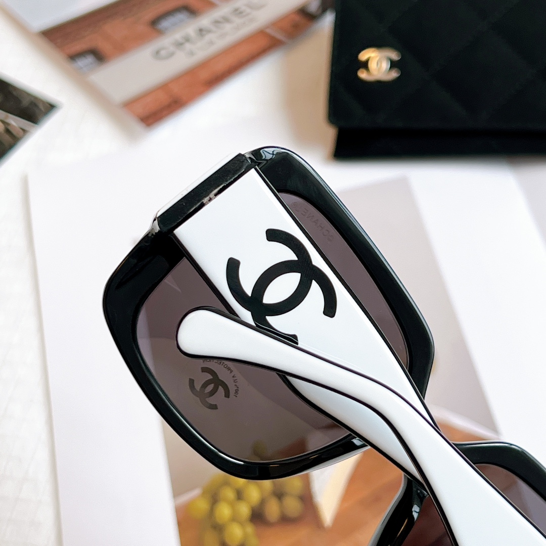  熊猫🐼
新品拼色墨镜
CHANEL 度假神器⛱️
MOD： 6069
SIZE：55口20-135
🔝