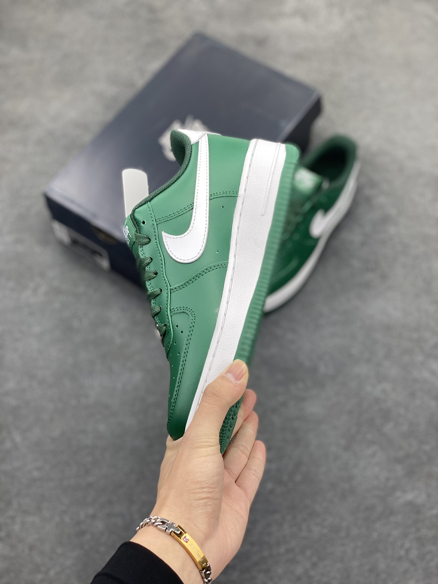 图片[3]-福利特价 Nike Air Force 1‘07 Low 白深绿 空军一号低帮休闲板鞋 原楦头原纸板 打造纯正空军版型#专注外贸渠道 全掌内置蜂窝气垫 #原盒配件 原厂中底钢印、拉帮完美 货号：FJ4146-300 尺码：35.5 36 36.5 37.5 38 38.5 39 40 40.5 41 42 42.5 43 44 44.5 45-选品中心