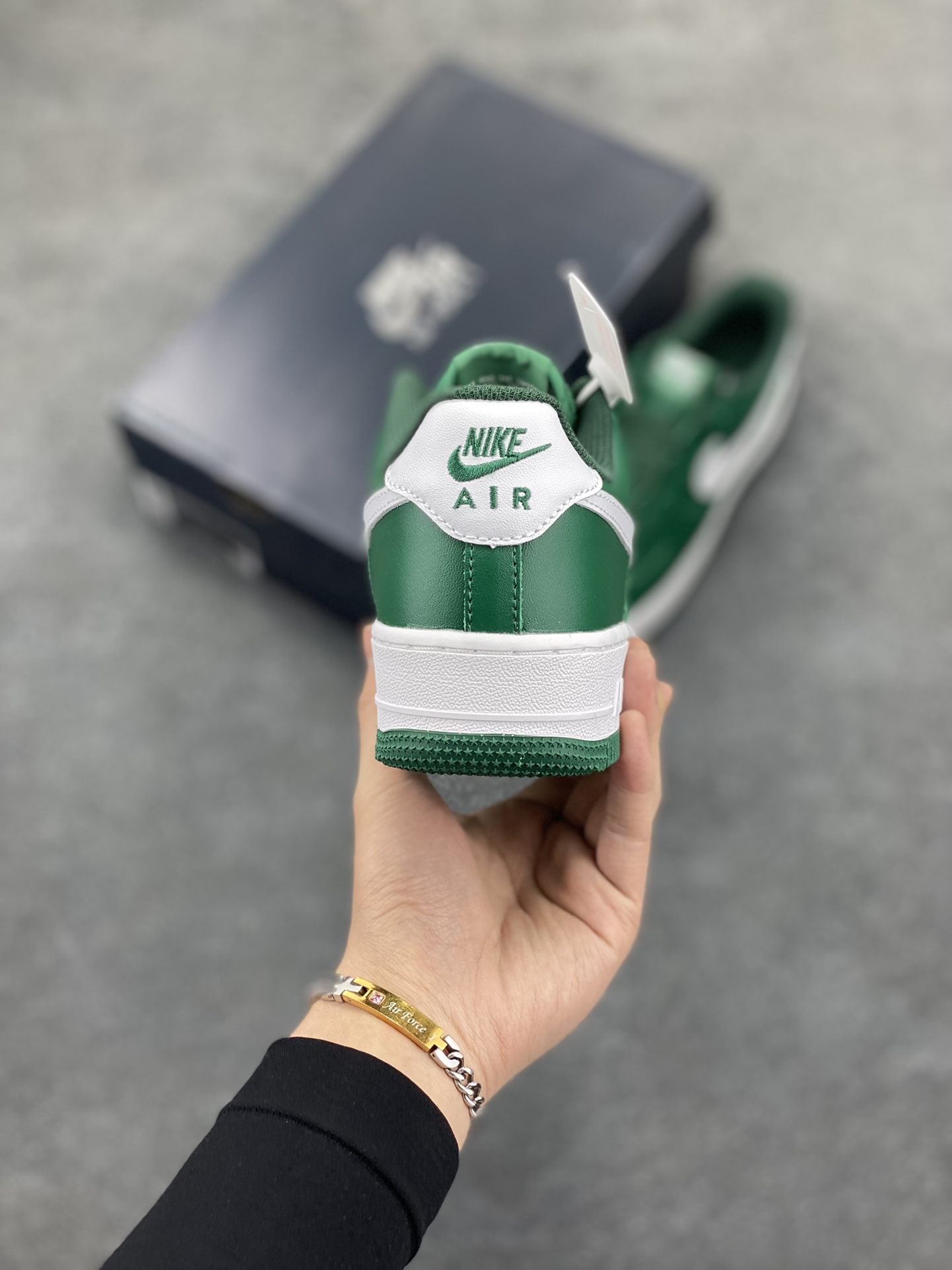 图片[4]-福利特价 Nike Air Force 1‘07 Low 白深绿 空军一号低帮休闲板鞋 原楦头原纸板 打造纯正空军版型#专注外贸渠道 全掌内置蜂窝气垫 #原盒配件 原厂中底钢印、拉帮完美 货号：FJ4146-300 尺码：35.5 36 36.5 37.5 38 38.5 39 40 40.5 41 42 42.5 43 44 44.5 45-选品中心