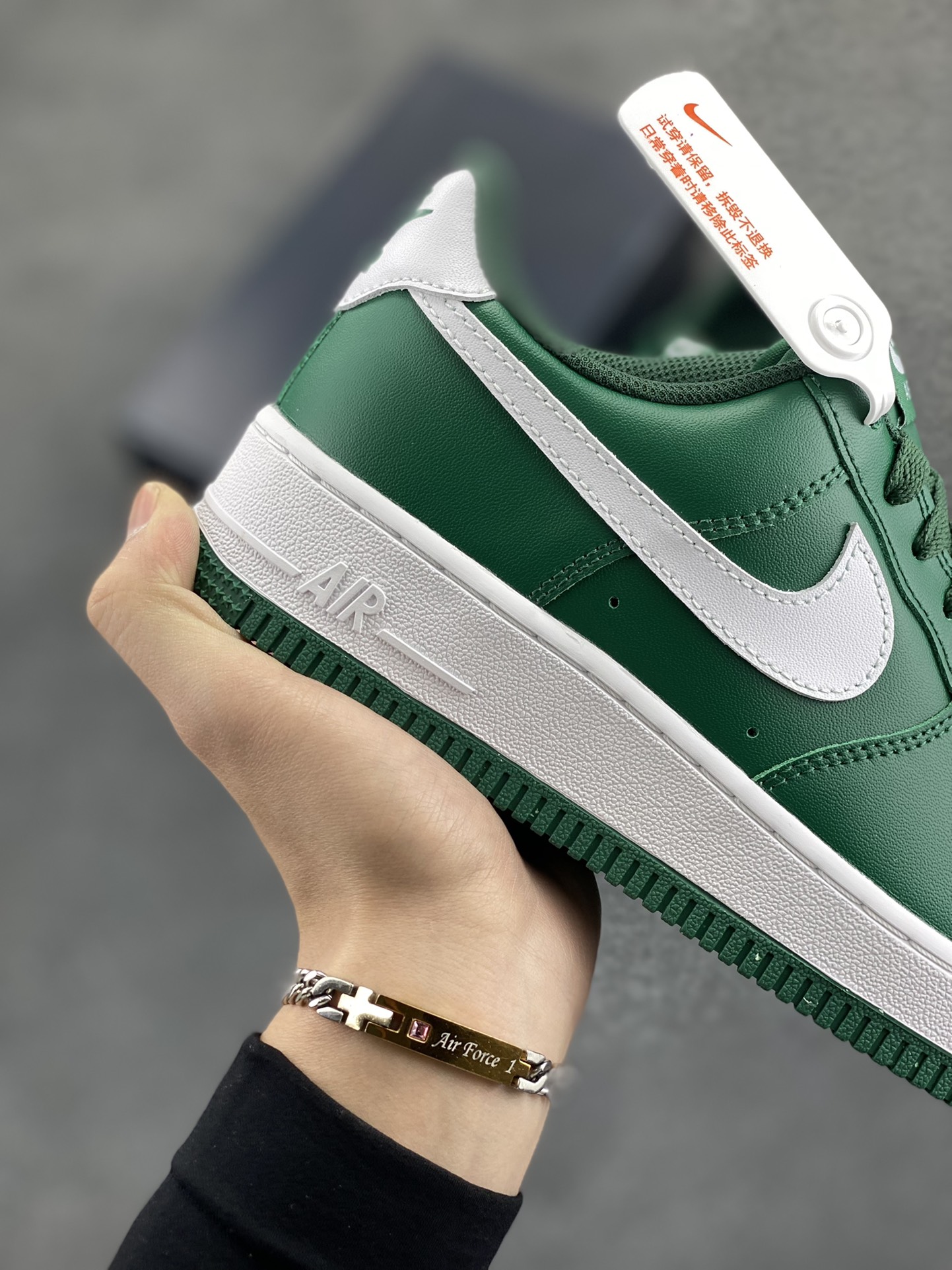 图片[6]-福利特价 Nike Air Force 1‘07 Low 白深绿 空军一号低帮休闲板鞋 原楦头原纸板 打造纯正空军版型#专注外贸渠道 全掌内置蜂窝气垫 #原盒配件 原厂中底钢印、拉帮完美 货号：FJ4146-300 尺码：35.5 36 36.5 37.5 38 38.5 39 40 40.5 41 42 42.5 43 44 44.5 45-选品中心