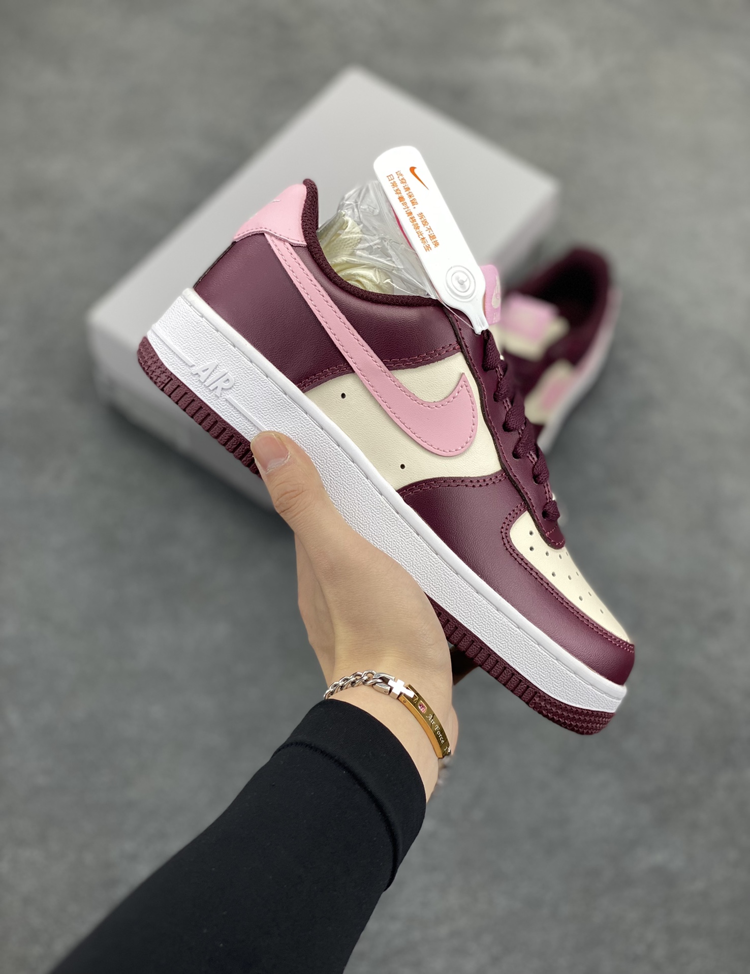 福利特价 Nike Air Force 1‘07 Low 粉红情人节 空军一号低帮休闲板鞋 原楦头原纸板 打造纯正空军版型#专注外贸渠道 全掌内置蜂窝气垫 #原盒配件 原厂中底钢印、拉帮完美 货号:FD9925-161 尺码:36 36.5 37.5 38 38.5 39 40 40.5 41 42 42.5 43 44 44.5 45-选品中心