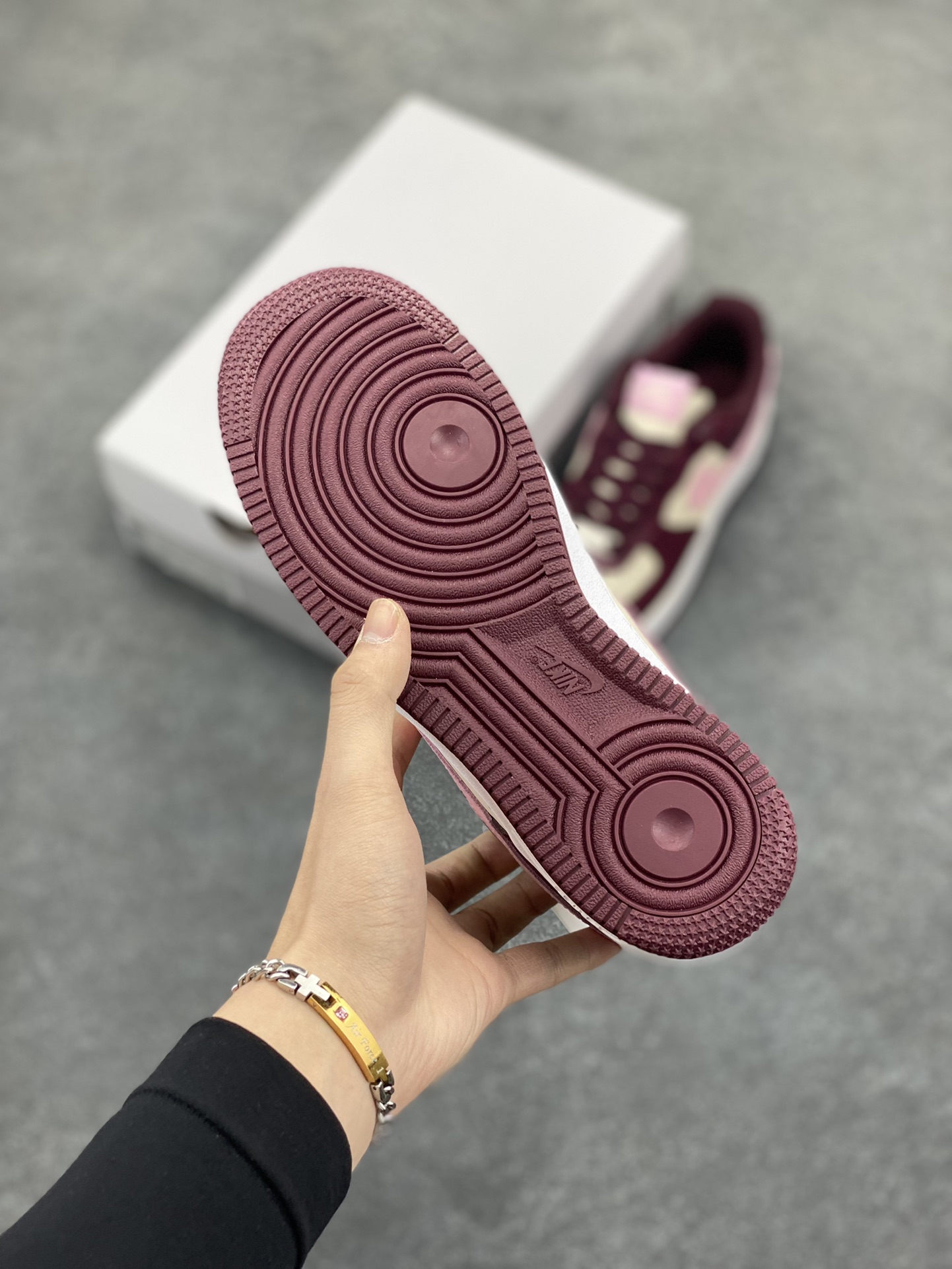 图片[5]-福利特价 Nike Air Force 1‘07 Low 粉红情人节 空军一号低帮休闲板鞋 原楦头原纸板 打造纯正空军版型#专注外贸渠道 全掌内置蜂窝气垫 #原盒配件 原厂中底钢印、拉帮完美 货号：FD9925-161 尺码：36 36.5 37.5 38 38.5 39 40 40.5 41 42 42.5 43 44 44.5 45-选品中心
