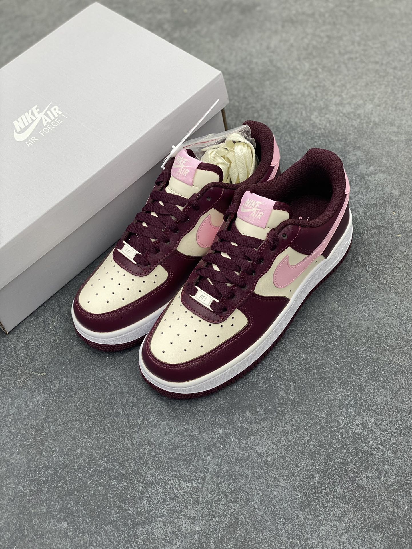 图片[8]-福利特价 Nike Air Force 1‘07 Low 粉红情人节 空军一号低帮休闲板鞋 原楦头原纸板 打造纯正空军版型#专注外贸渠道 全掌内置蜂窝气垫 #原盒配件 原厂中底钢印、拉帮完美 货号：FD9925-161 尺码：36 36.5 37.5 38 38.5 39 40 40.5 41 42 42.5 43 44 44.5 45-选品中心