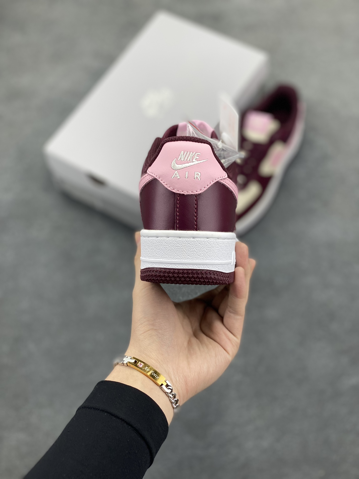 图片[4]-福利特价 Nike Air Force 1‘07 Low 粉红情人节 空军一号低帮休闲板鞋 原楦头原纸板 打造纯正空军版型#专注外贸渠道 全掌内置蜂窝气垫 #原盒配件 原厂中底钢印、拉帮完美 货号：FD9925-161 尺码：36 36.5 37.5 38 38.5 39 40 40.5 41 42 42.5 43 44 44.5 45-选品中心