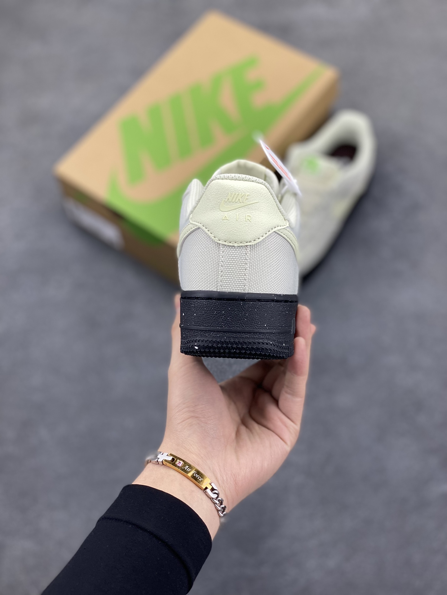 图片[4]-福利特价 Nike Air Force 1‘07 Low 帆布白 空军一号低帮休闲板鞋 原楦头原纸板 打造纯正空军版型#专注外贸渠道 全掌内置蜂窝气垫 #原盒配件 原厂中底钢印、拉帮完美 货号：FJ4160-002 尺码：35.5 36 36.5 37.5 38 38.5 39 40 40.5 41 42 42.5 43 44 44.5 45-选品中心