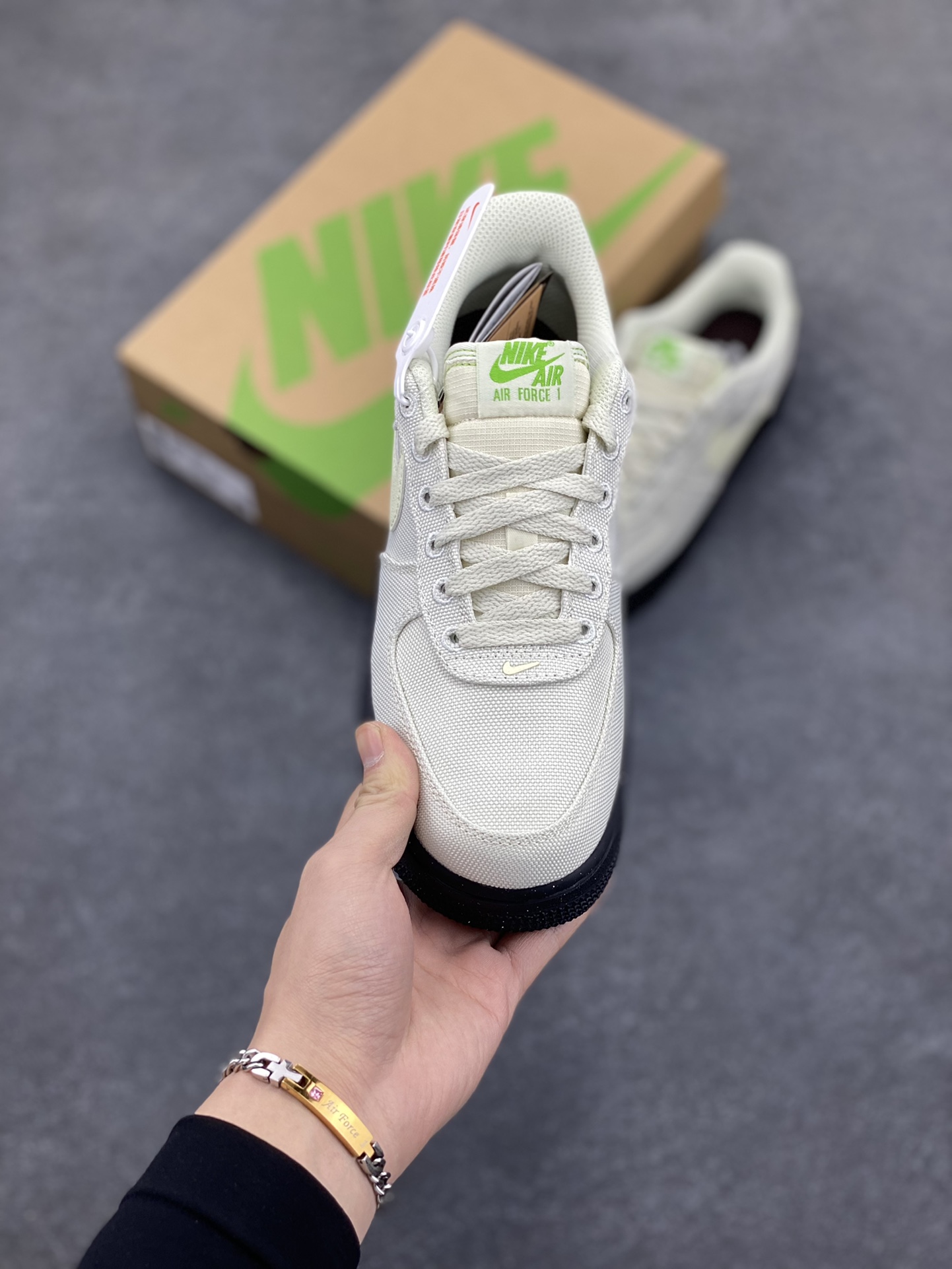 图片[2]-福利特价 Nike Air Force 1‘07 Low 帆布白 空军一号低帮休闲板鞋 原楦头原纸板 打造纯正空军版型#专注外贸渠道 全掌内置蜂窝气垫 #原盒配件 原厂中底钢印、拉帮完美 货号：FJ4160-002 尺码：35.5 36 36.5 37.5 38 38.5 39 40 40.5 41 42 42.5 43 44 44.5 45-选品中心