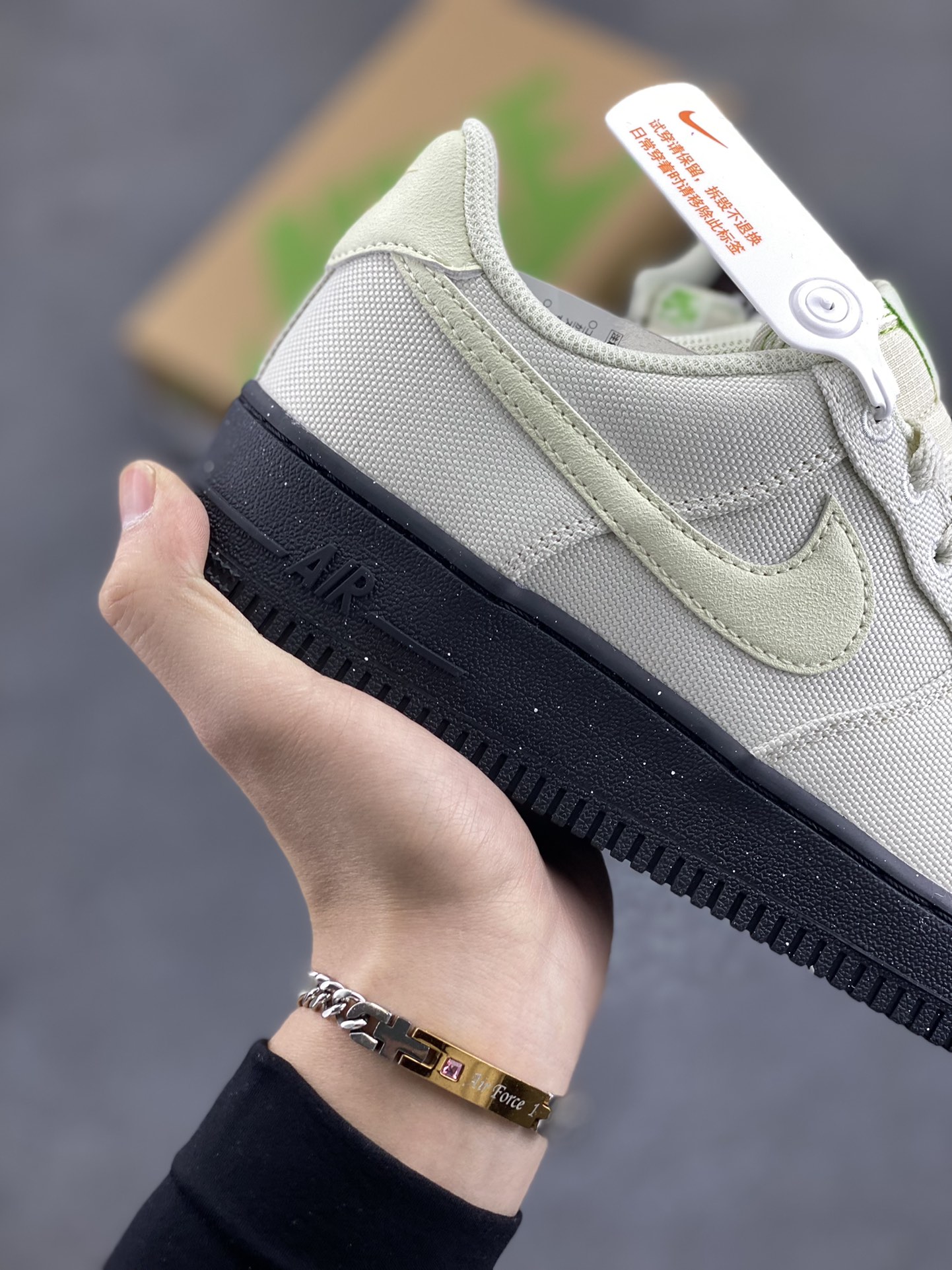 图片[6]-福利特价 Nike Air Force 1‘07 Low 帆布白 空军一号低帮休闲板鞋 原楦头原纸板 打造纯正空军版型#专注外贸渠道 全掌内置蜂窝气垫 #原盒配件 原厂中底钢印、拉帮完美 货号：FJ4160-002 尺码：35.5 36 36.5 37.5 38 38.5 39 40 40.5 41 42 42.5 43 44 44.5 45-选品中心
